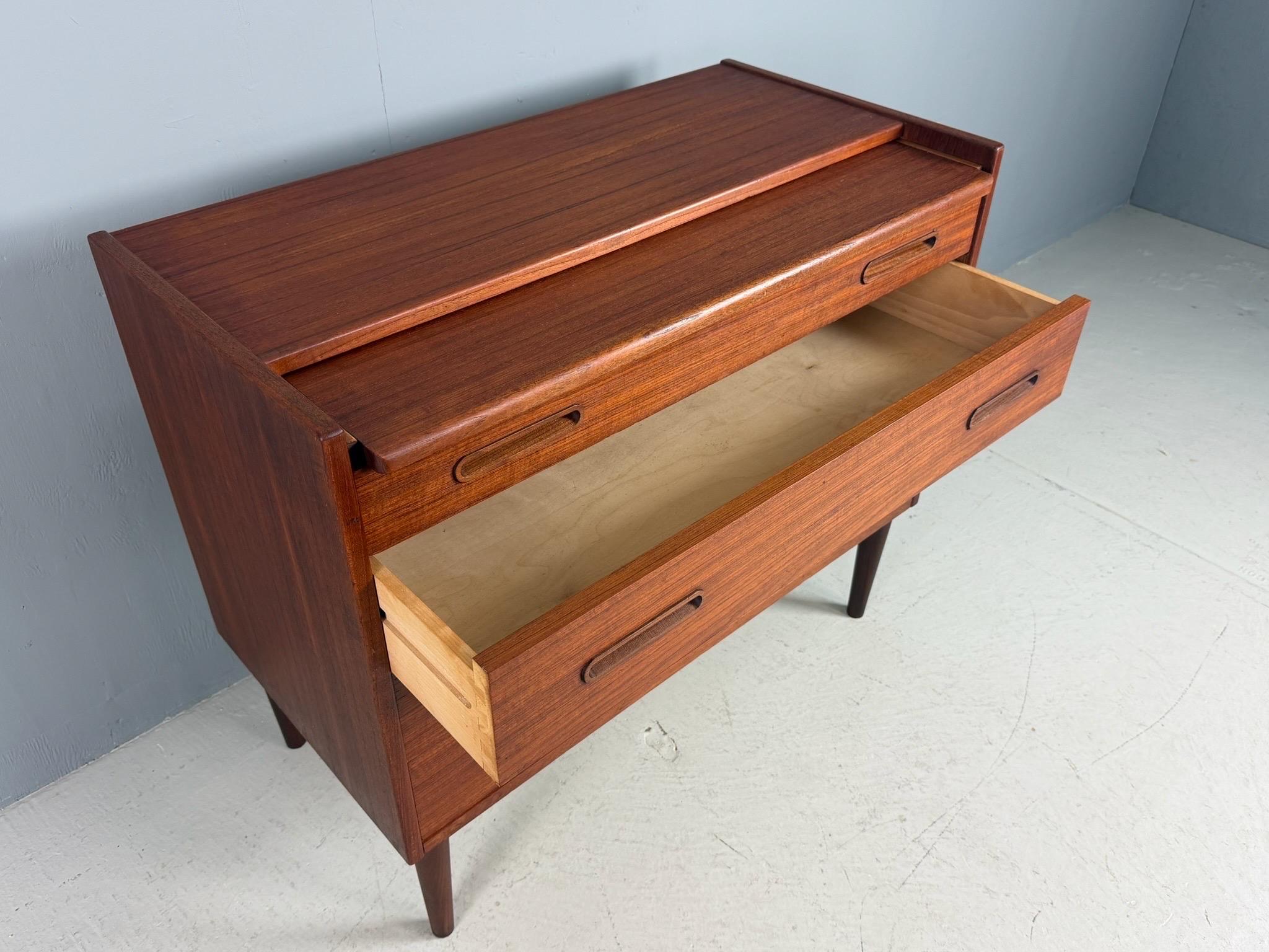 Mid-Century Modern Teak Desk /Vanity Table/ Cabinet, 1960's, Denmark en vente 4