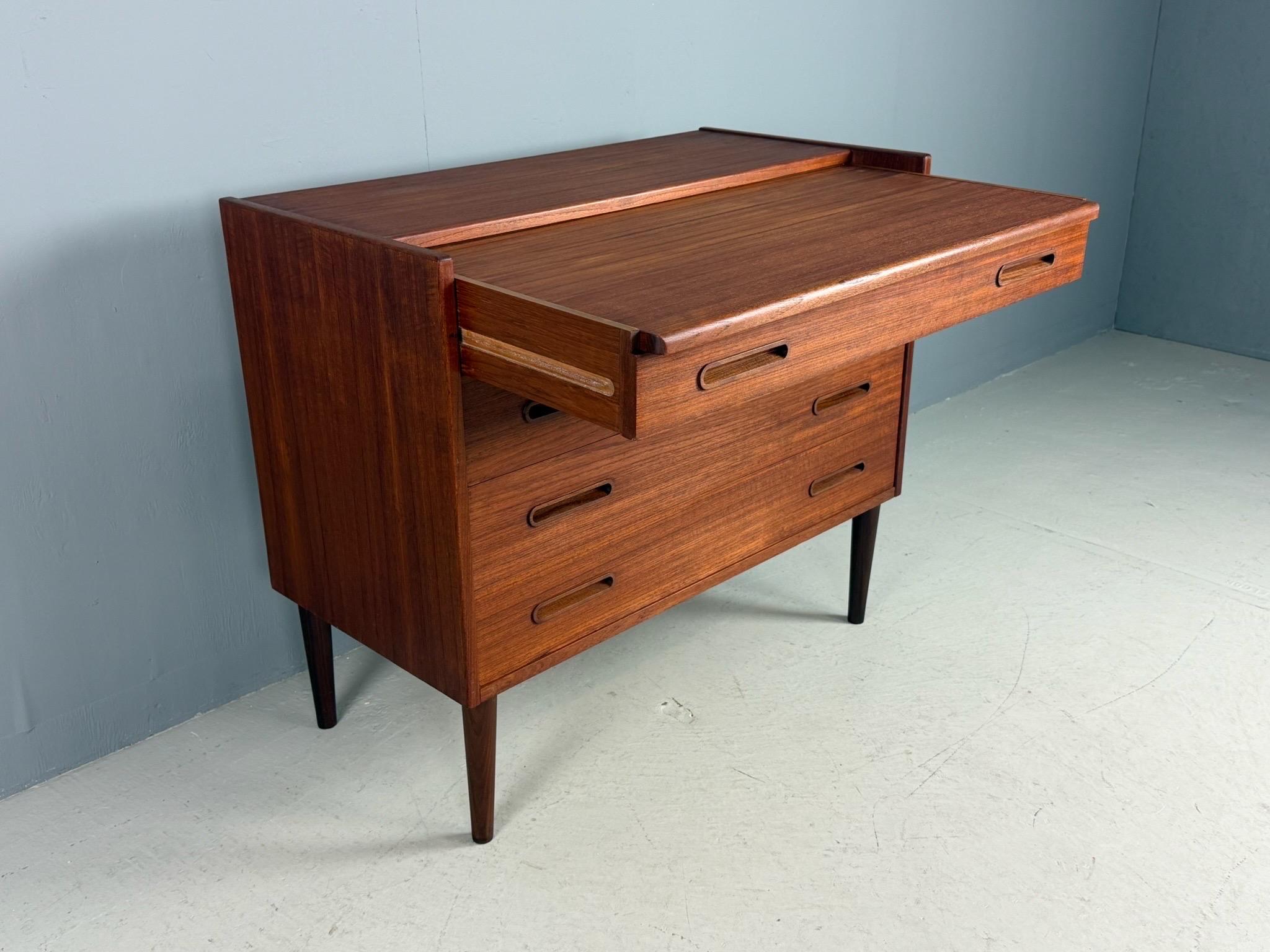 Mid-Century Modern Teak Desk /Vanity Table/ Cabinet, 1960's, Denmark en vente 7