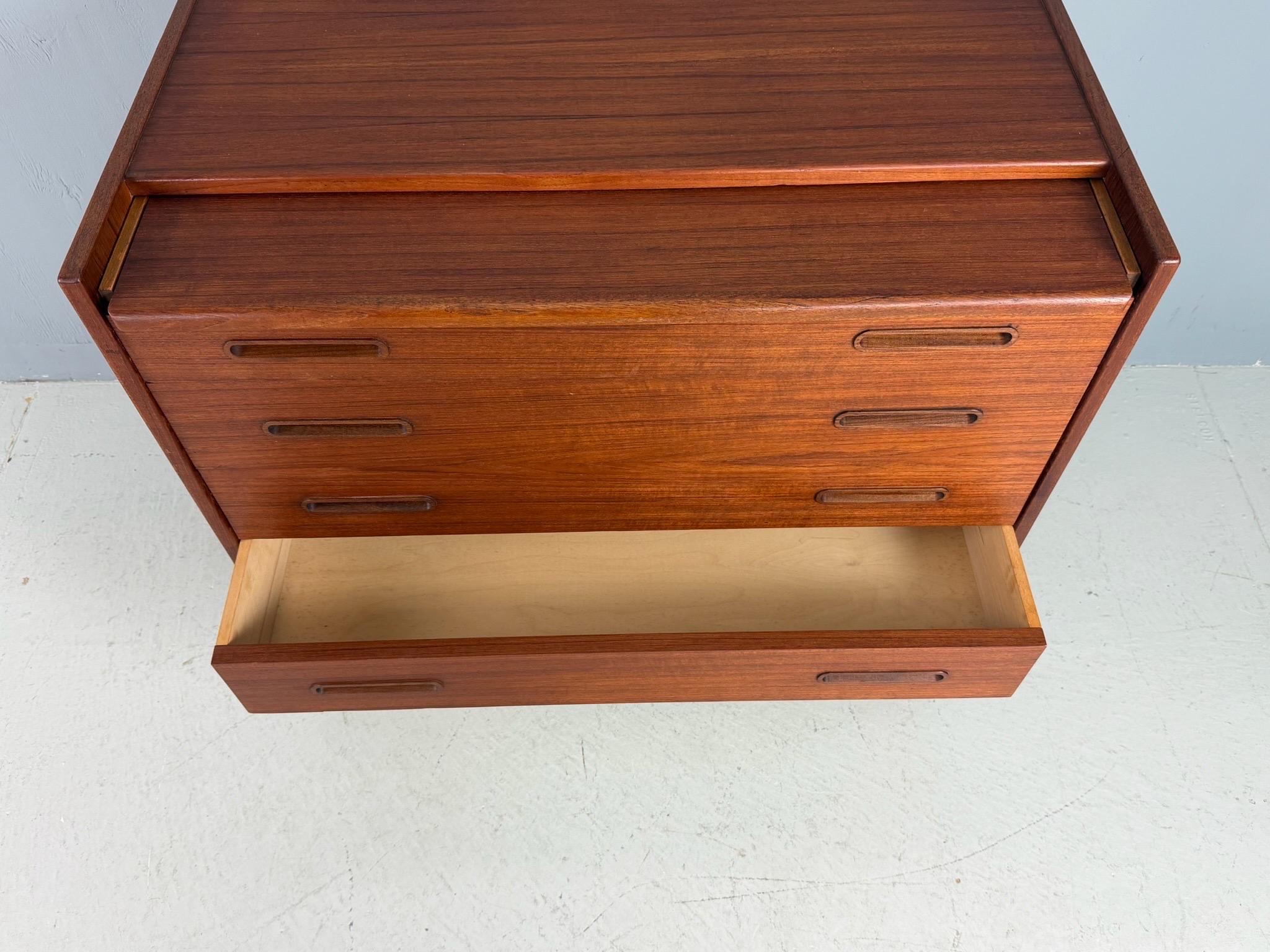 Danois Mid-Century Modern Teak Desk /Vanity Table/ Cabinet, 1960's, Denmark en vente
