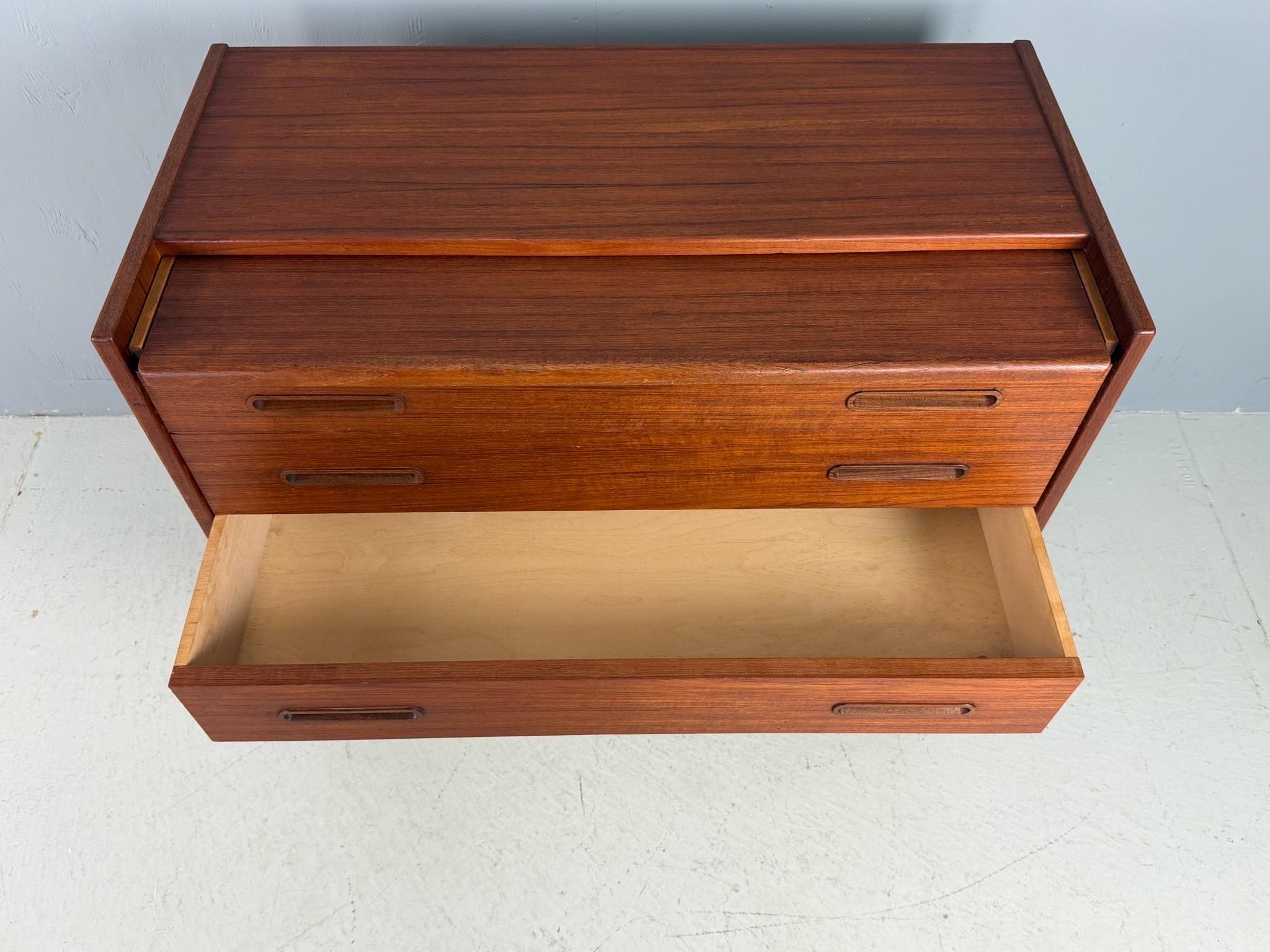 Mid-Century Modern Teak Desk /Vanity Table/ Cabinet, 1960's, Denmark en vente 1