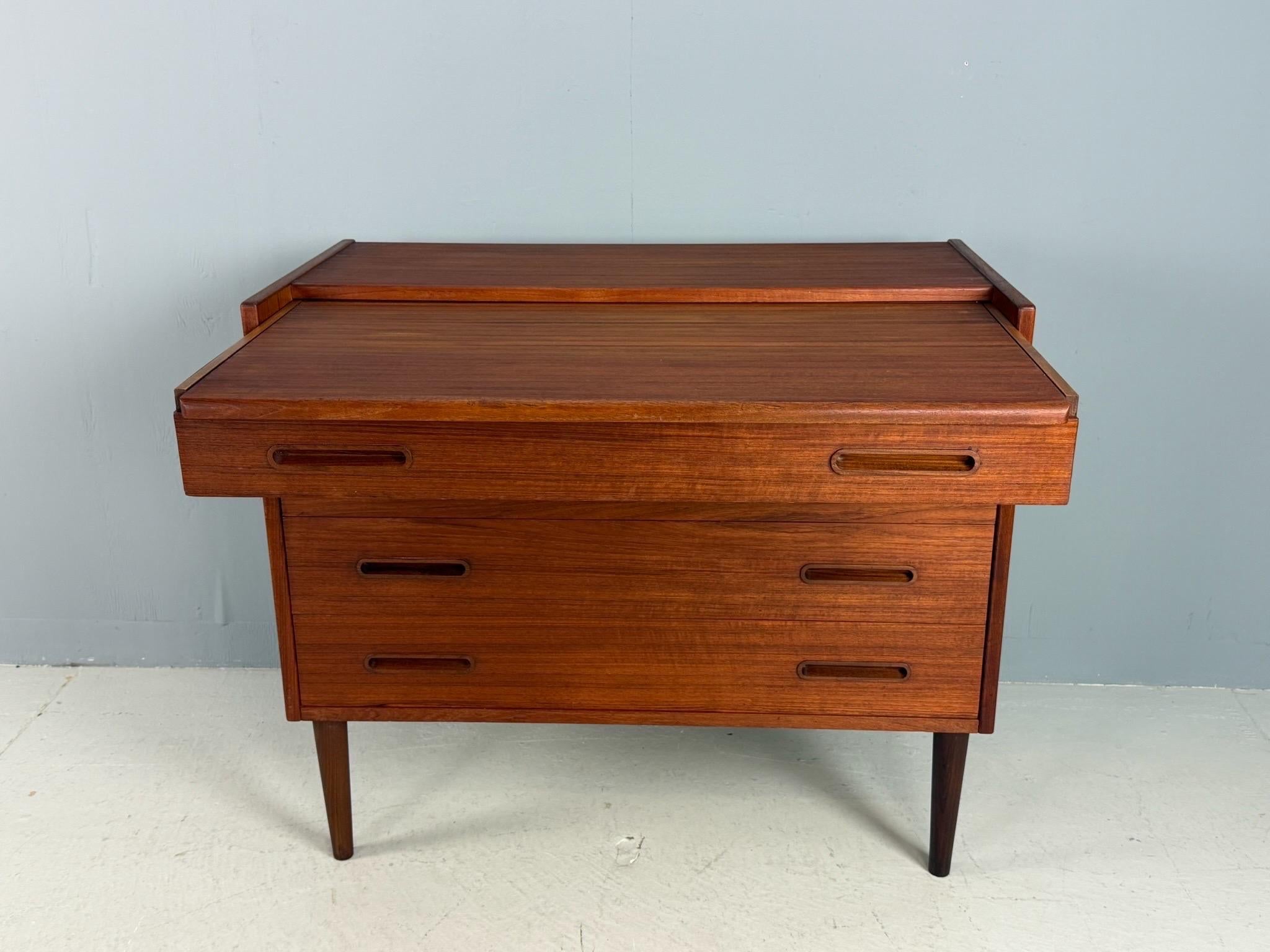Mid-Century Modern Teak Desk /Vanity Table/ Cabinet, 1960's, Denmark en vente 2