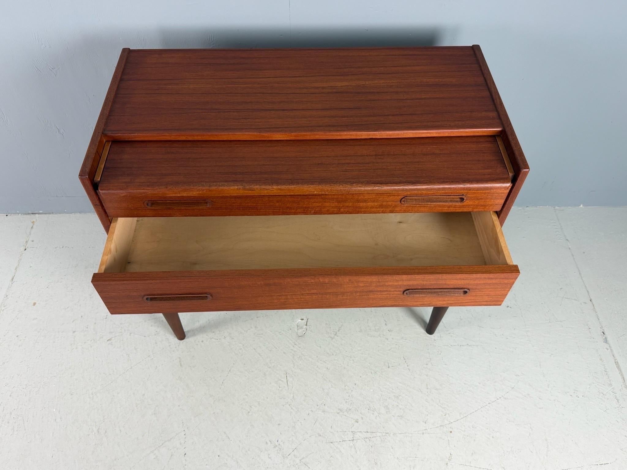 Mid-Century Modern Teak Desk /Vanity Table/ Cabinet, 1960's, Denmark en vente 3
