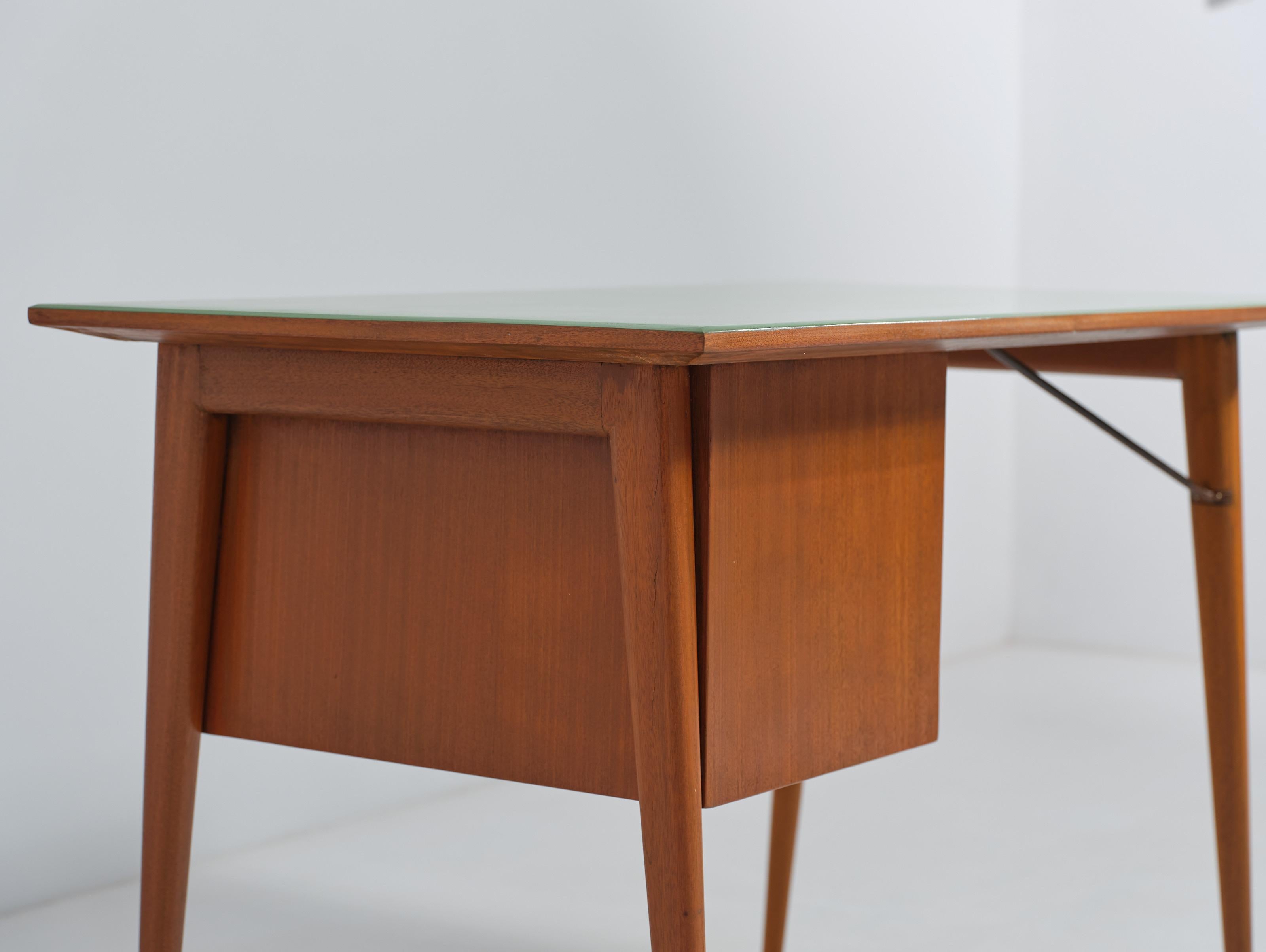 Mid-Century Modern Teak Desk with Green Lacquer and Meticulous Restoration In Good Condition In Rome, IT