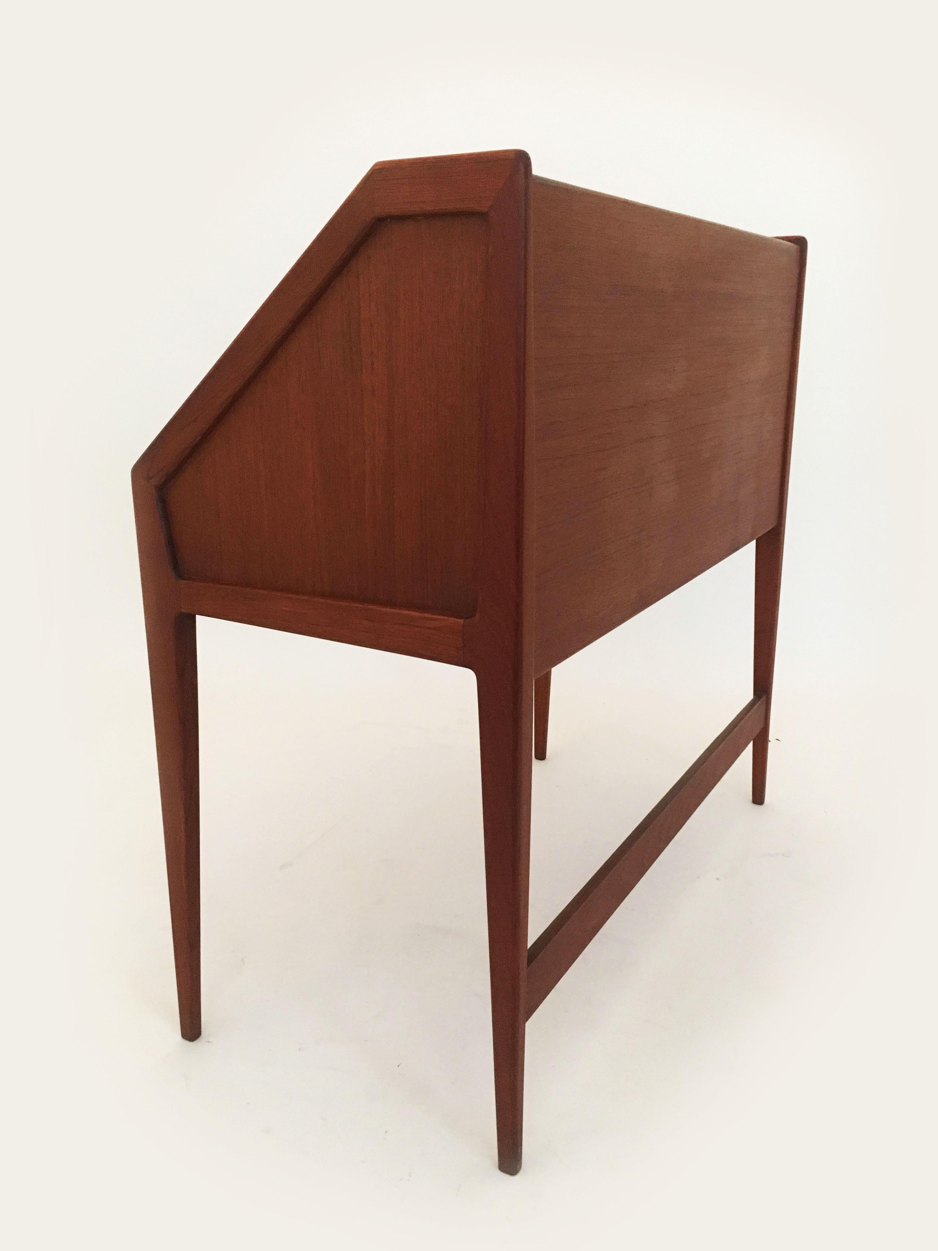 Mid-Century Modern Teak Desk, Writing Table by Walter Wirz for Wilhelm Renz For Sale 10