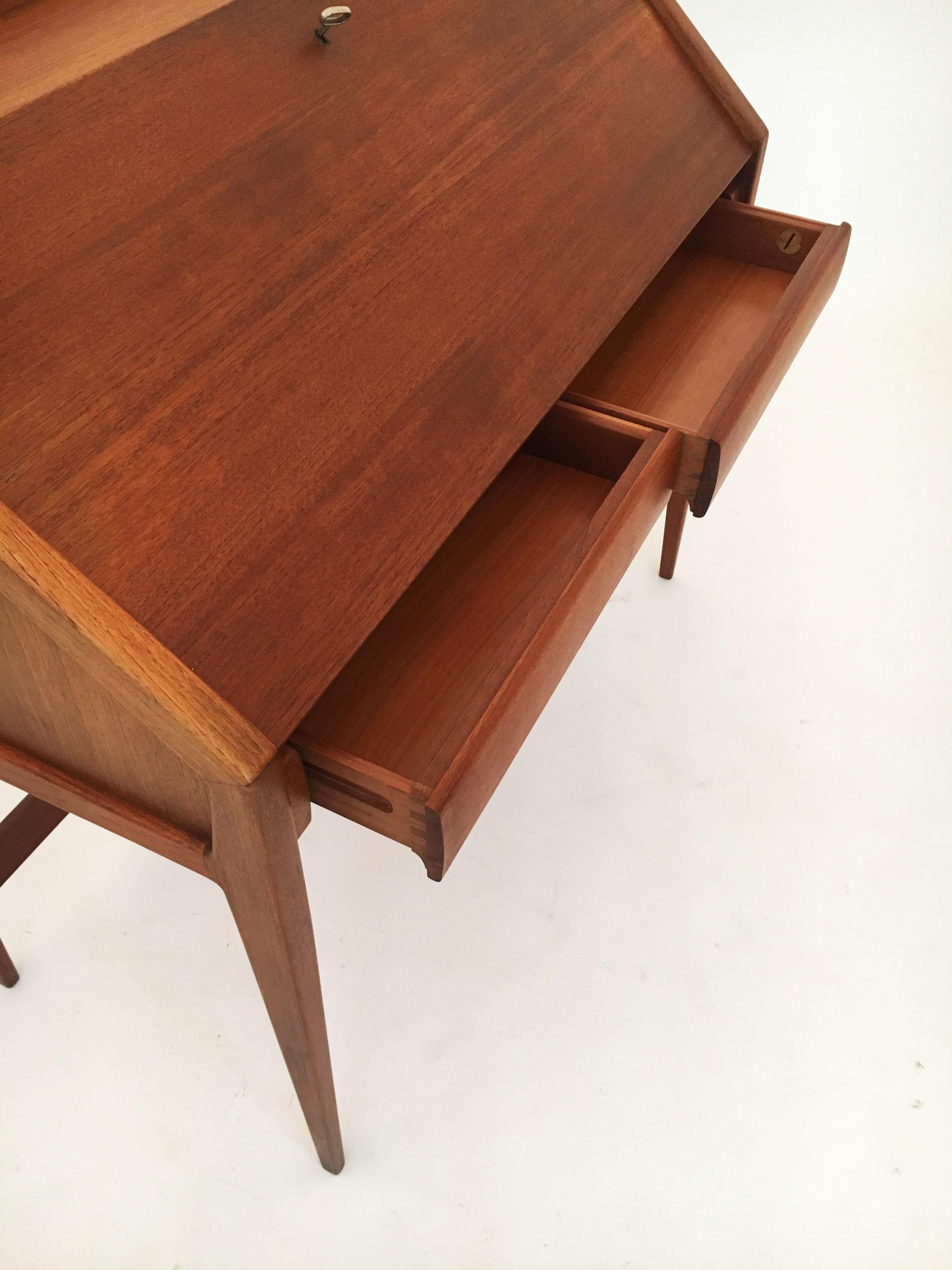 Mid-Century Modern Teak Desk, Writing Table by Walter Wirz for Wilhelm Renz For Sale 2