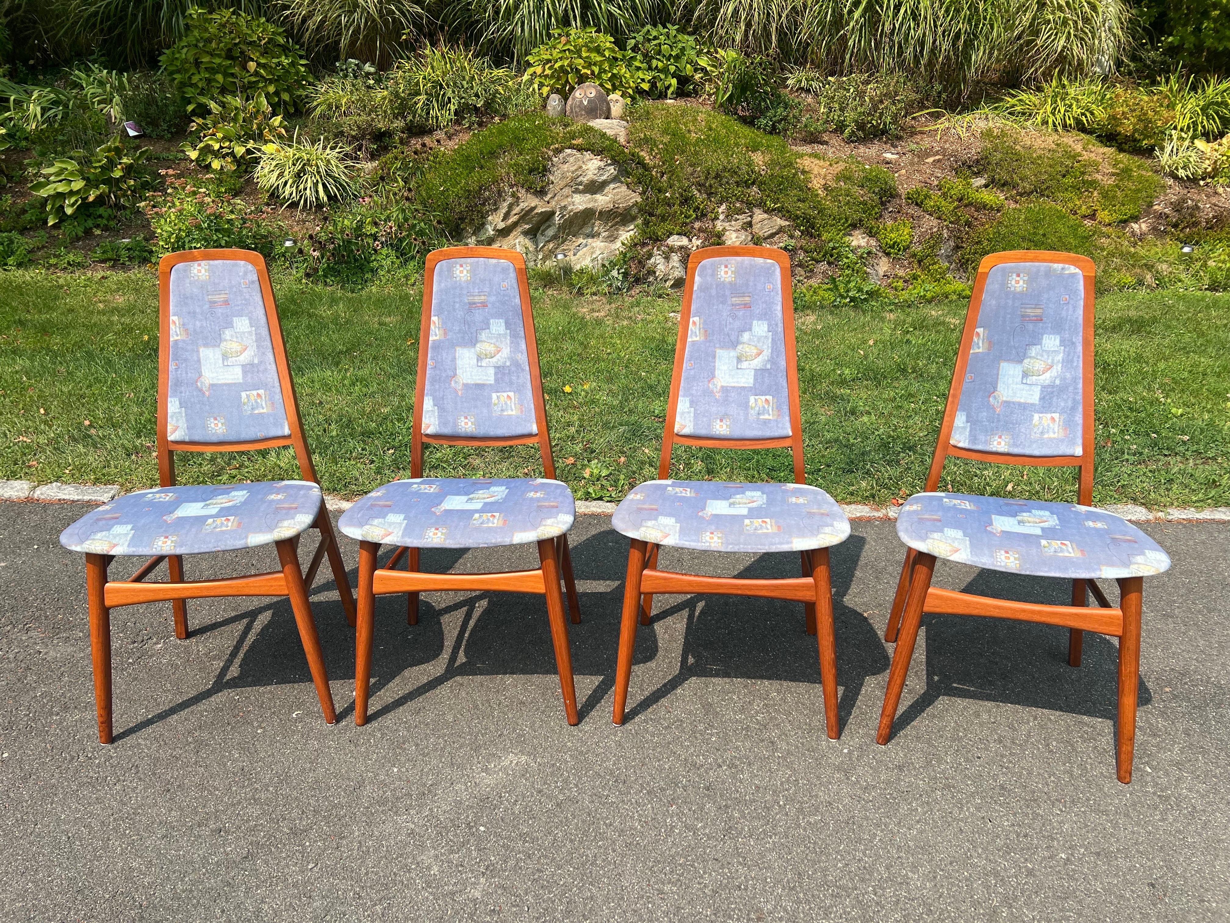 The Modern Moderns Teck  Chaises de salle à manger . Solide, robuste, tissu Can en état neuf, empilable donc un gain de place et peut facilement être expédié par colis. Ce produit peut être expédié dans deux cartons d'armoire.