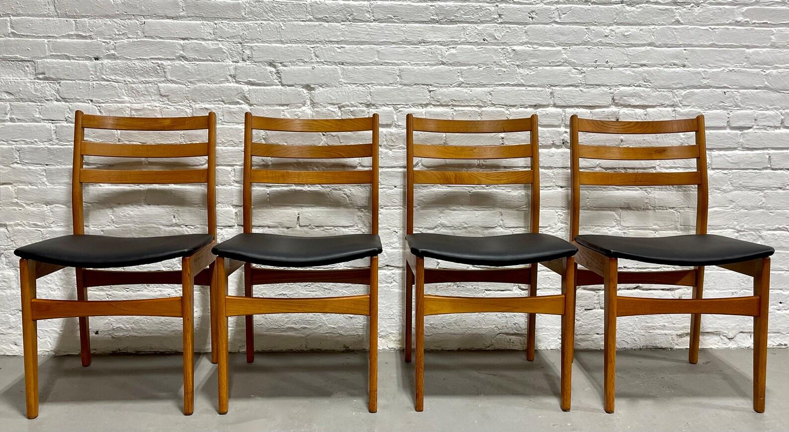 Mid-Century Modern Chaises de salle à manger en teck MODERNE du milieu du siècle par Nordic Furniture, ensemble de 4 en vente