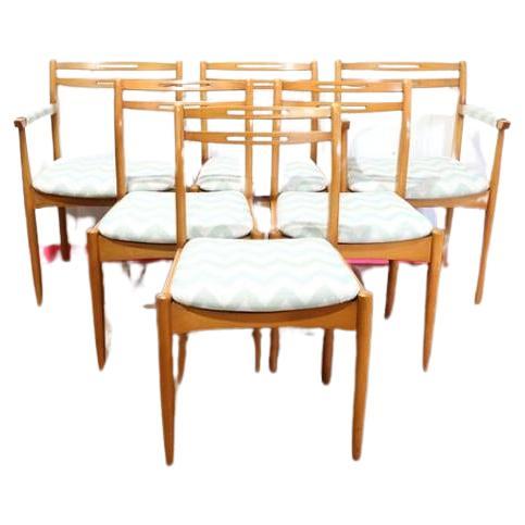 A gorgeous set of 6 Morris of Glasgow teak framed dining chairs including 2 carver chairs. These fabulous chairs have had the seat pads recently upholstered to give them a really striking look. They would look great in any dining room. At Mid