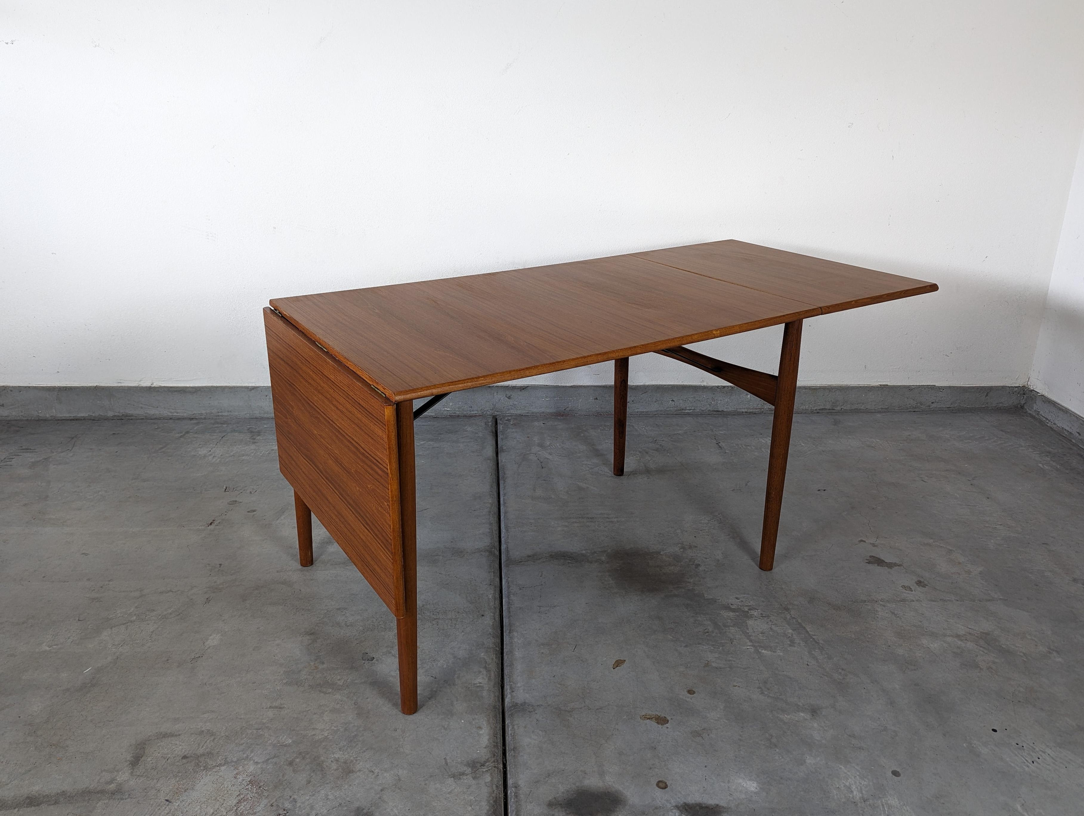 We are proud to present this stunning Scandinavian Teak Dining Table, styled after the timeless designs of Borge Mogensen, one of the most influential designers of the mid-century modern period. Crafted in the 1950s, this table embodies the