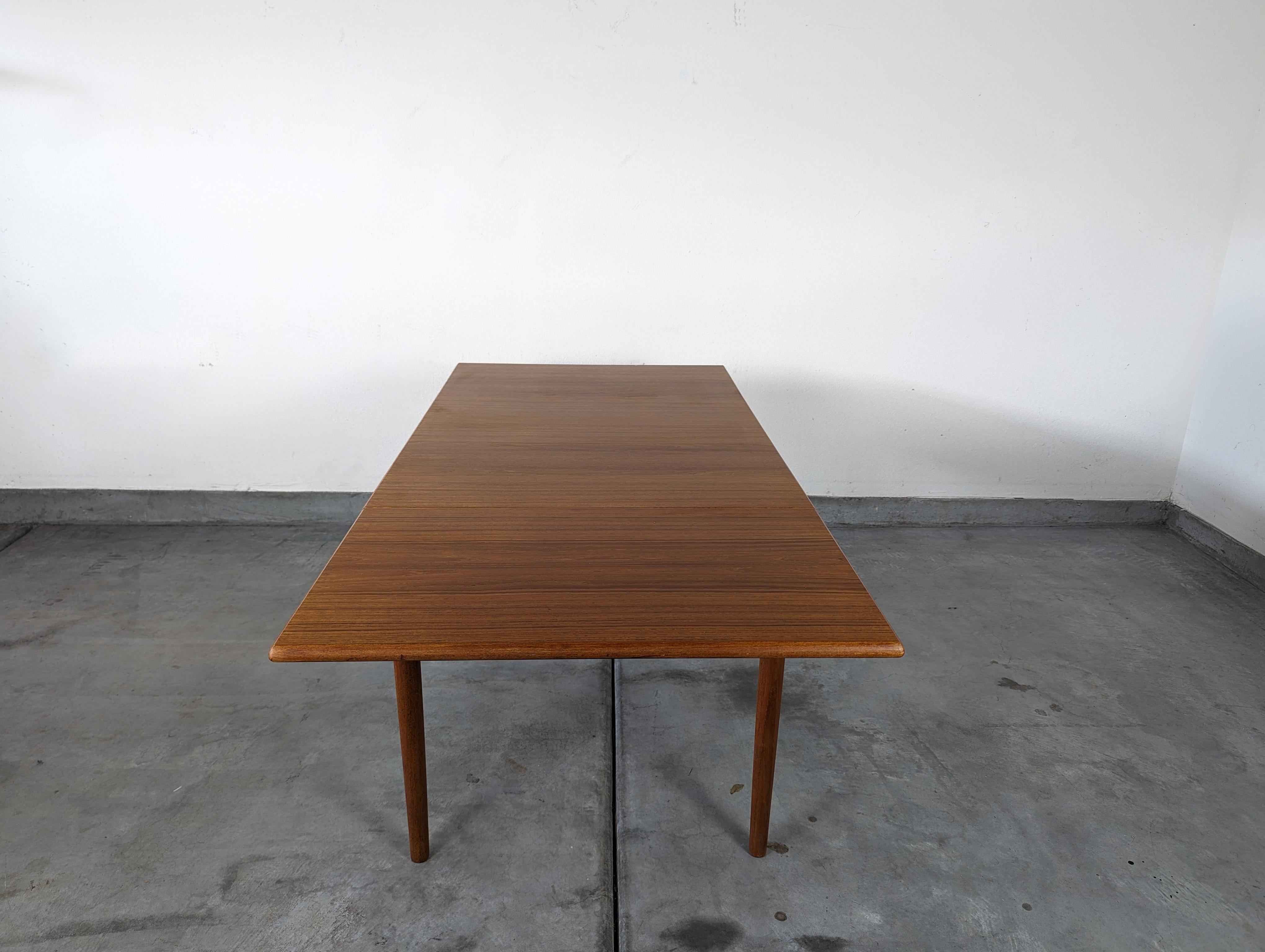 Mid Century Modern Teak Dining Drop Leaf Table, Borge Mogensen Style, c1950s In Good Condition For Sale In Chino Hills, CA