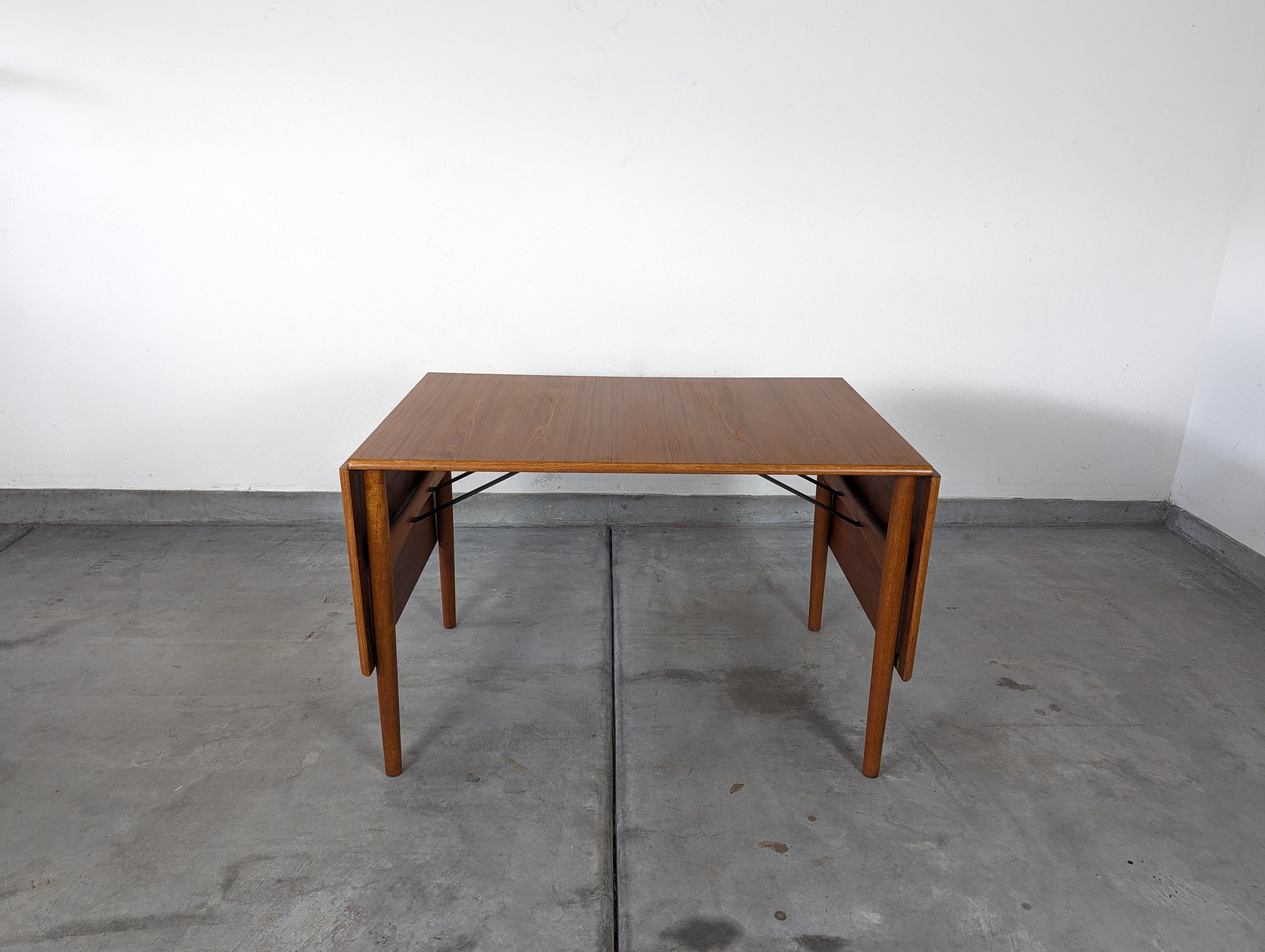 Mid Century Modern Teak Dining Drop Leaf Table, Borge Mogensen Style, c1950s For Sale 1