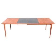 Table de salle à manger en teck de style mi-siècle moderne par Henry Rosengren Hansen, années 1960