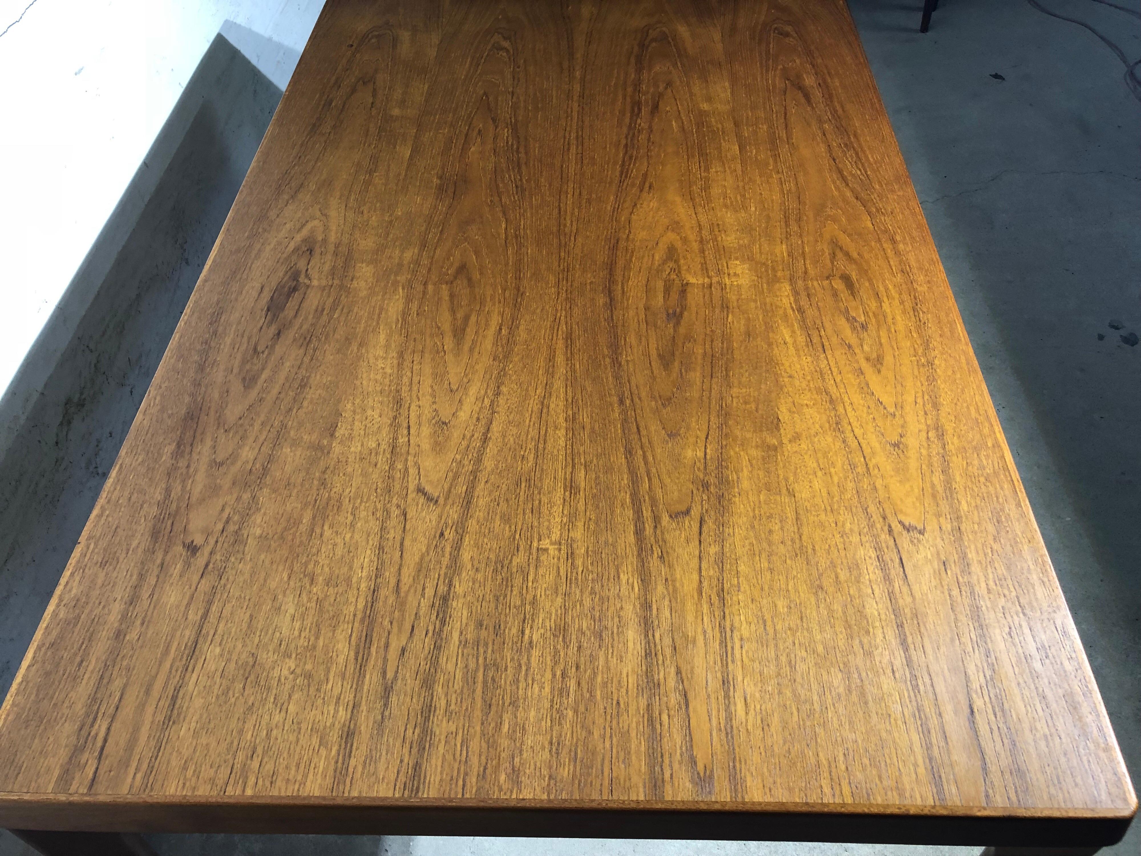 Mid-Century Modern Teak Dining Table by Henning Kjærnulf In Good Condition In Odense, DK