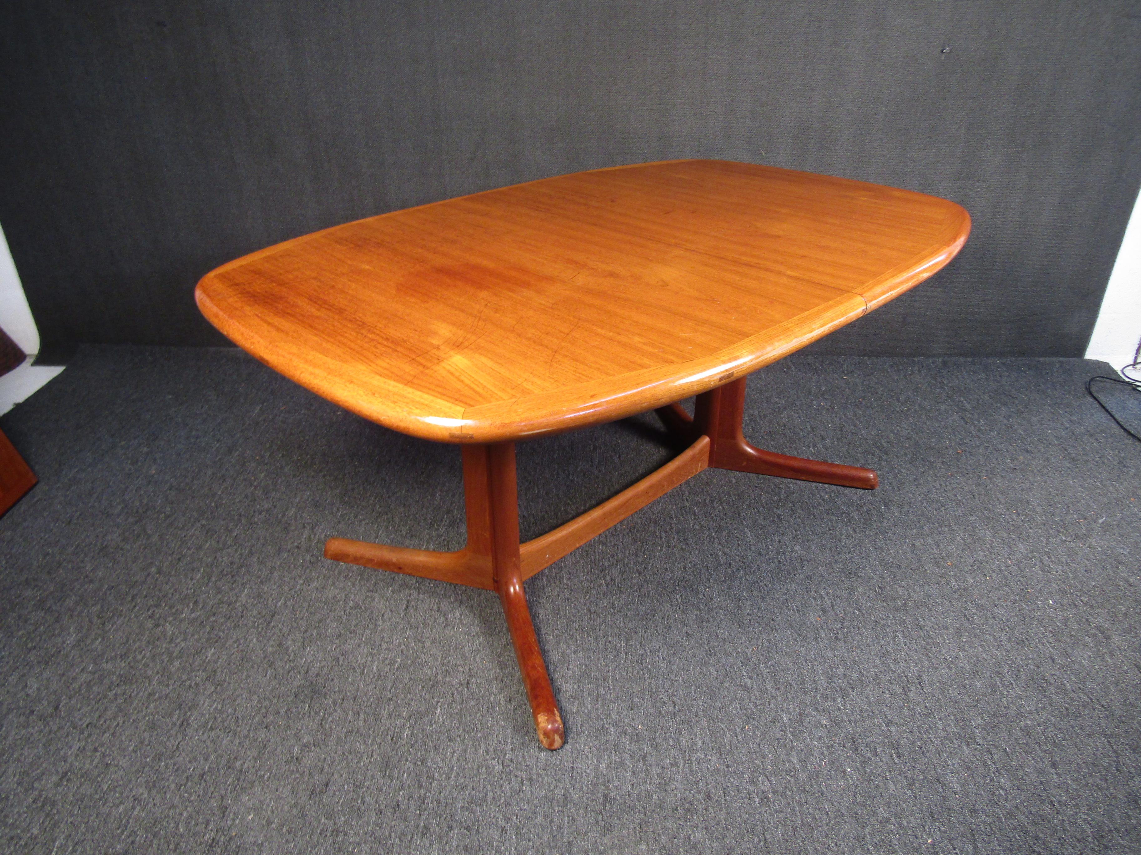 Mid-Century Modern Teak Dining Table 4