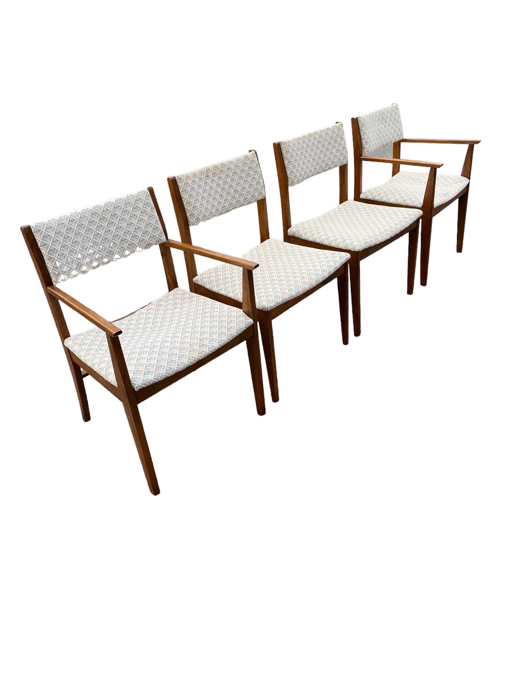 Mid-Century Modern Teak Dining Table, Two Leaves And Four Chairs 7