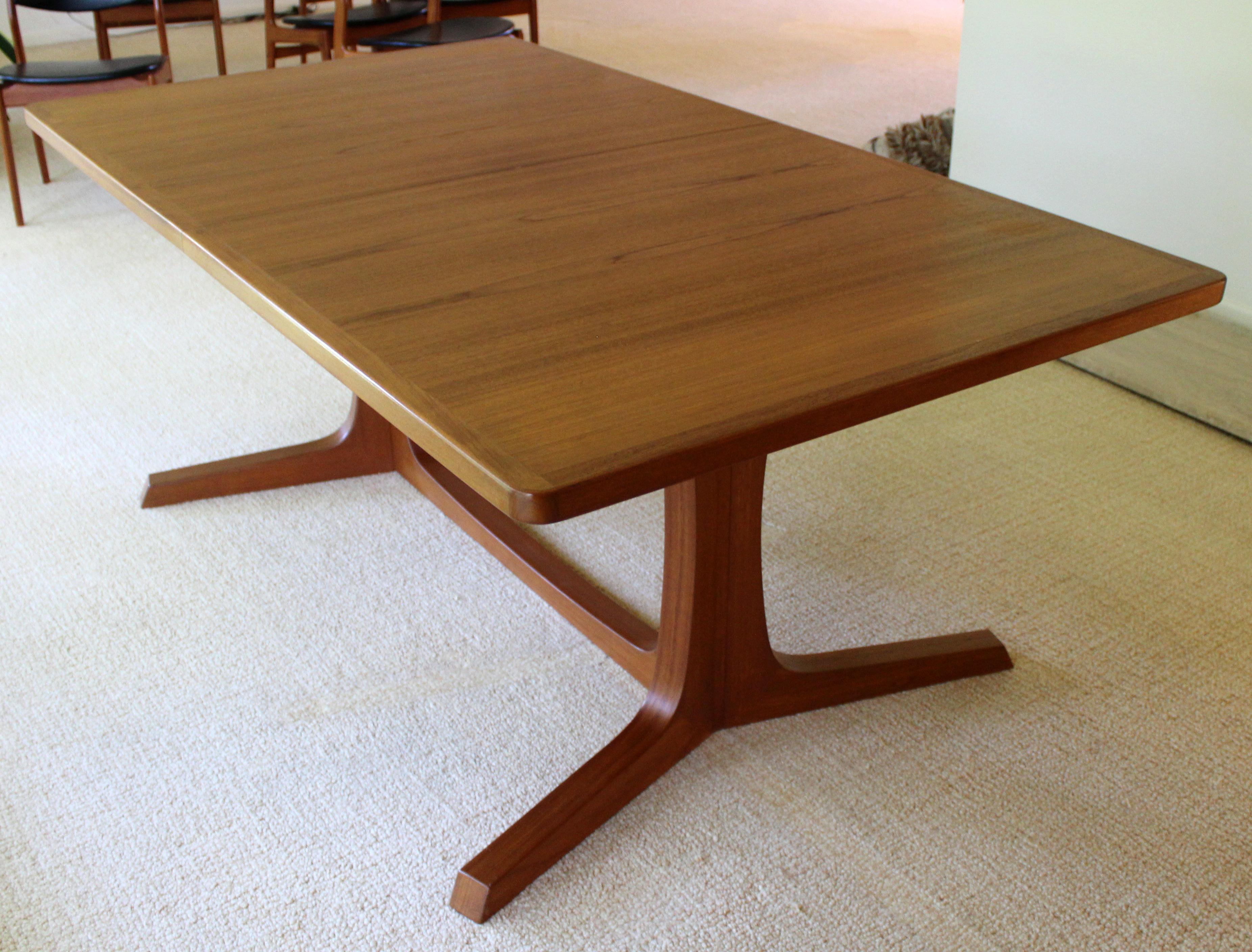 Mid-20th Century Mid-Century Modern Teak Expandable Dining Set Table, 2 Leaves, 6 Chairs Danish