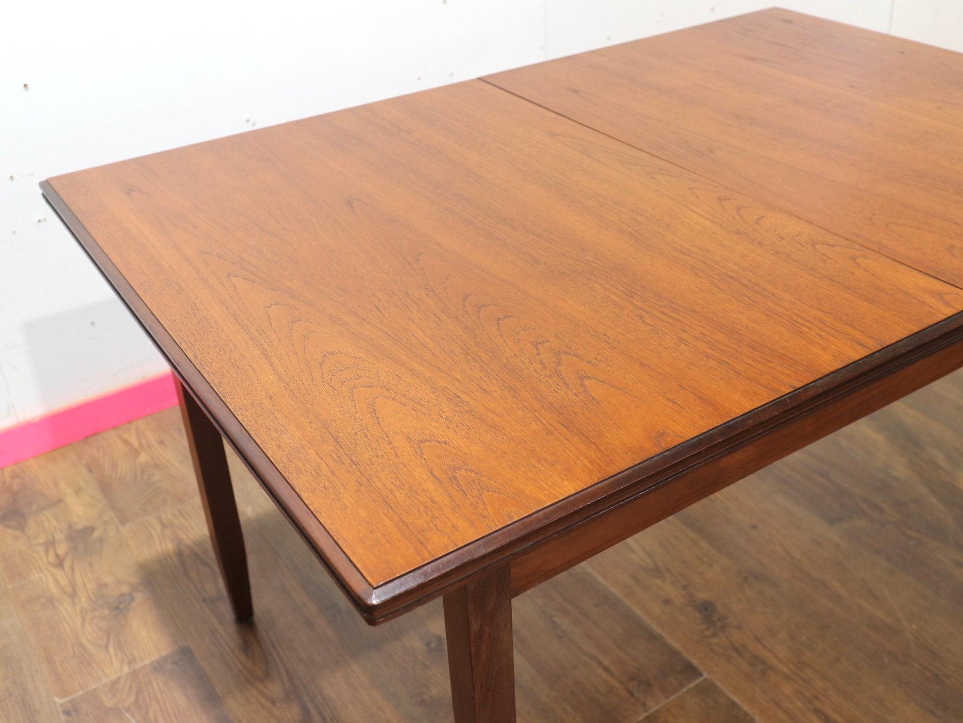 Mid Century Modern Teak Extending Dining Table and 4 Chairs by White and Newton For Sale 6