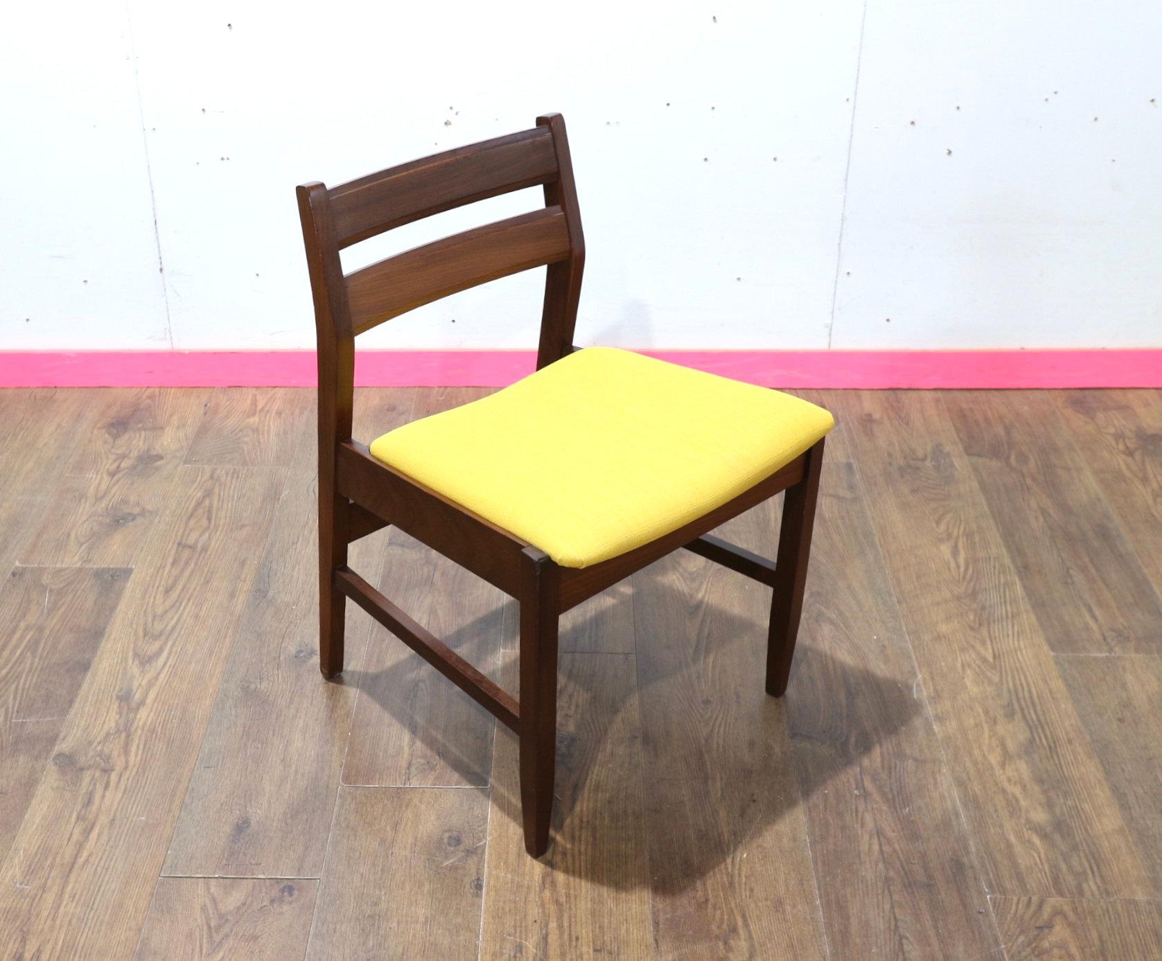 Mid Century Modern Teak Extending Dining Table and 4 Chairs by White and Newton In Good Condition For Sale In Los Angeles, CA
