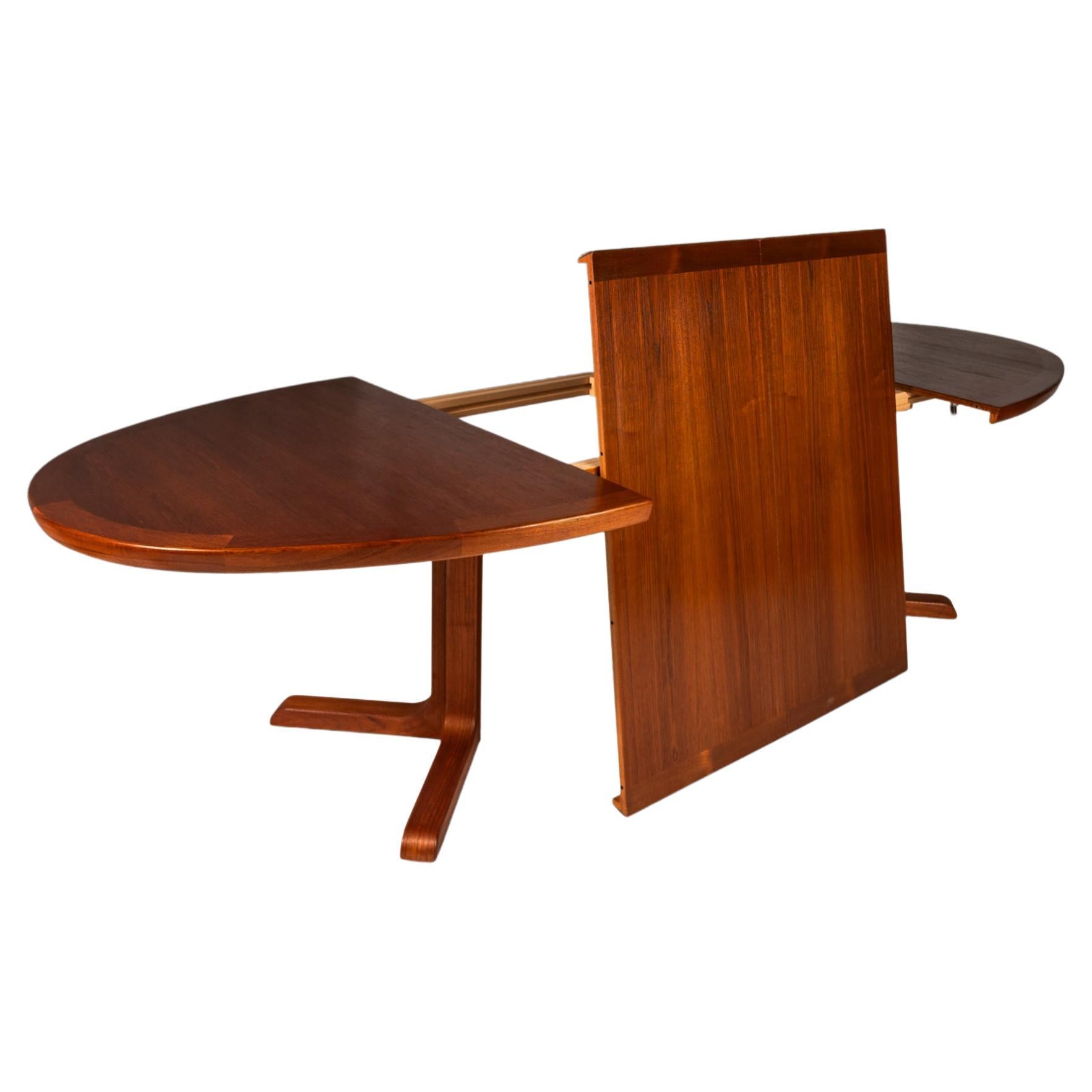 Mid-Century Modern Teak Extension Dining Table by Skovby Møbelfabrik, c. 1970's For Sale