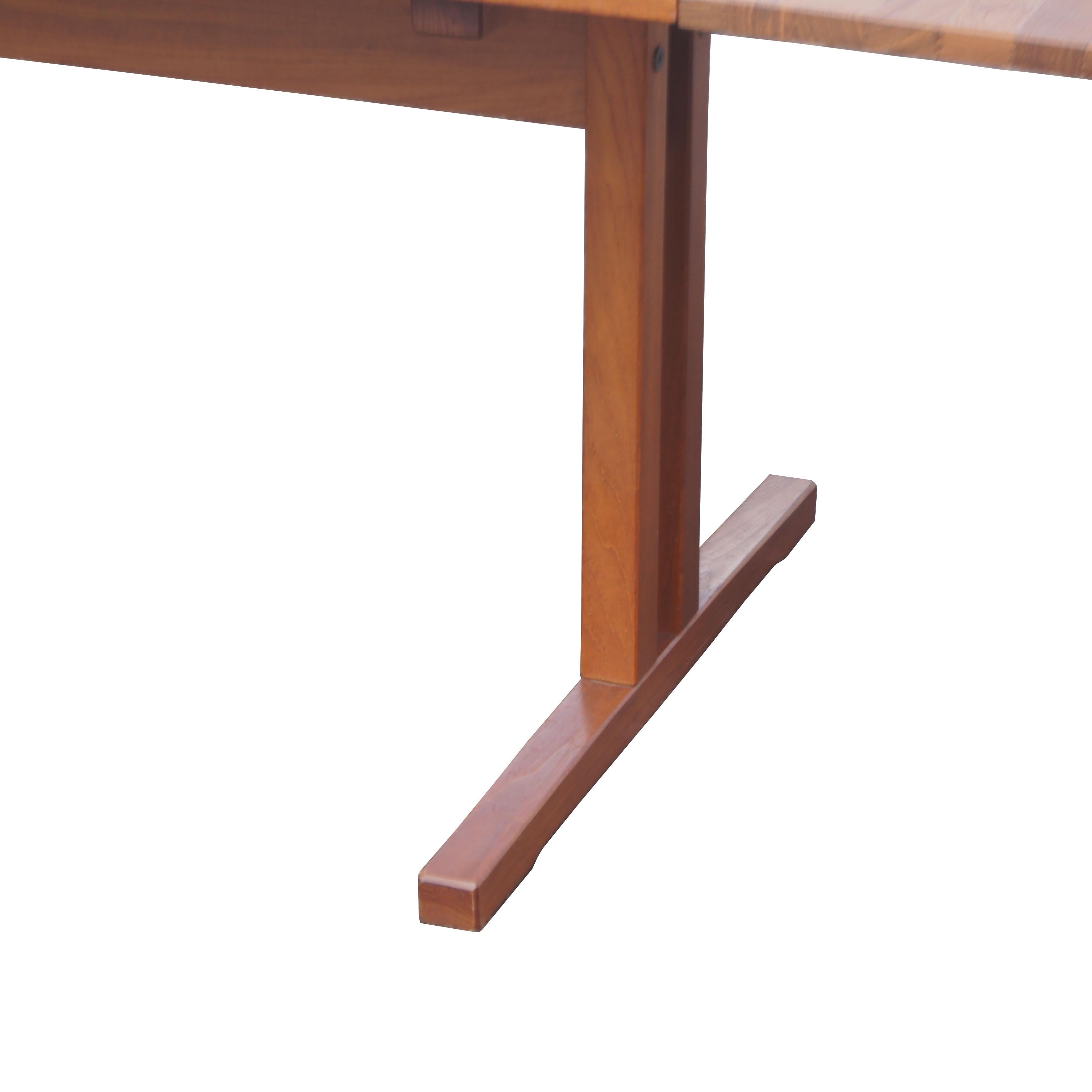 Milieu du XXe siècle Table de salle à manger à rallonge en teck mi-siècle moderne en vente
