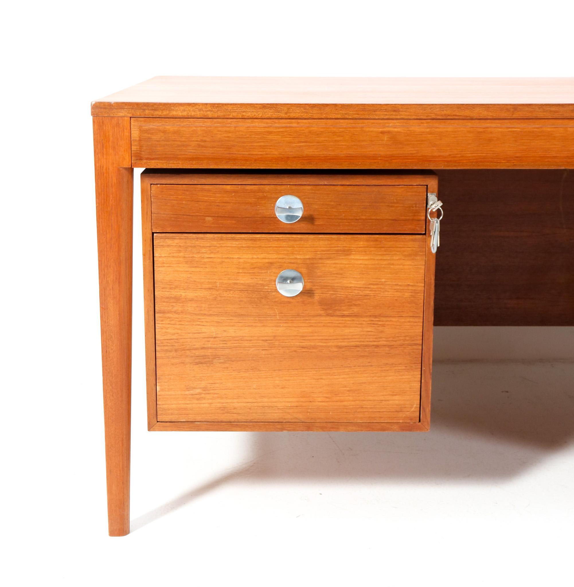  Mid-Century Modern Teak FD-951 Diplomat Desk by Finn Juhl for France & Søn For Sale 6