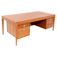 Bureau de diplomate FD-951 en teck moderne du milieu du siècle par Finn Juhl pour France & Søn