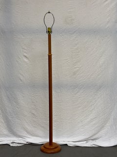 Lámpara de pie de teca moderna de mediados de siglo  Lámpara de pie danesa moderna de madera torneada