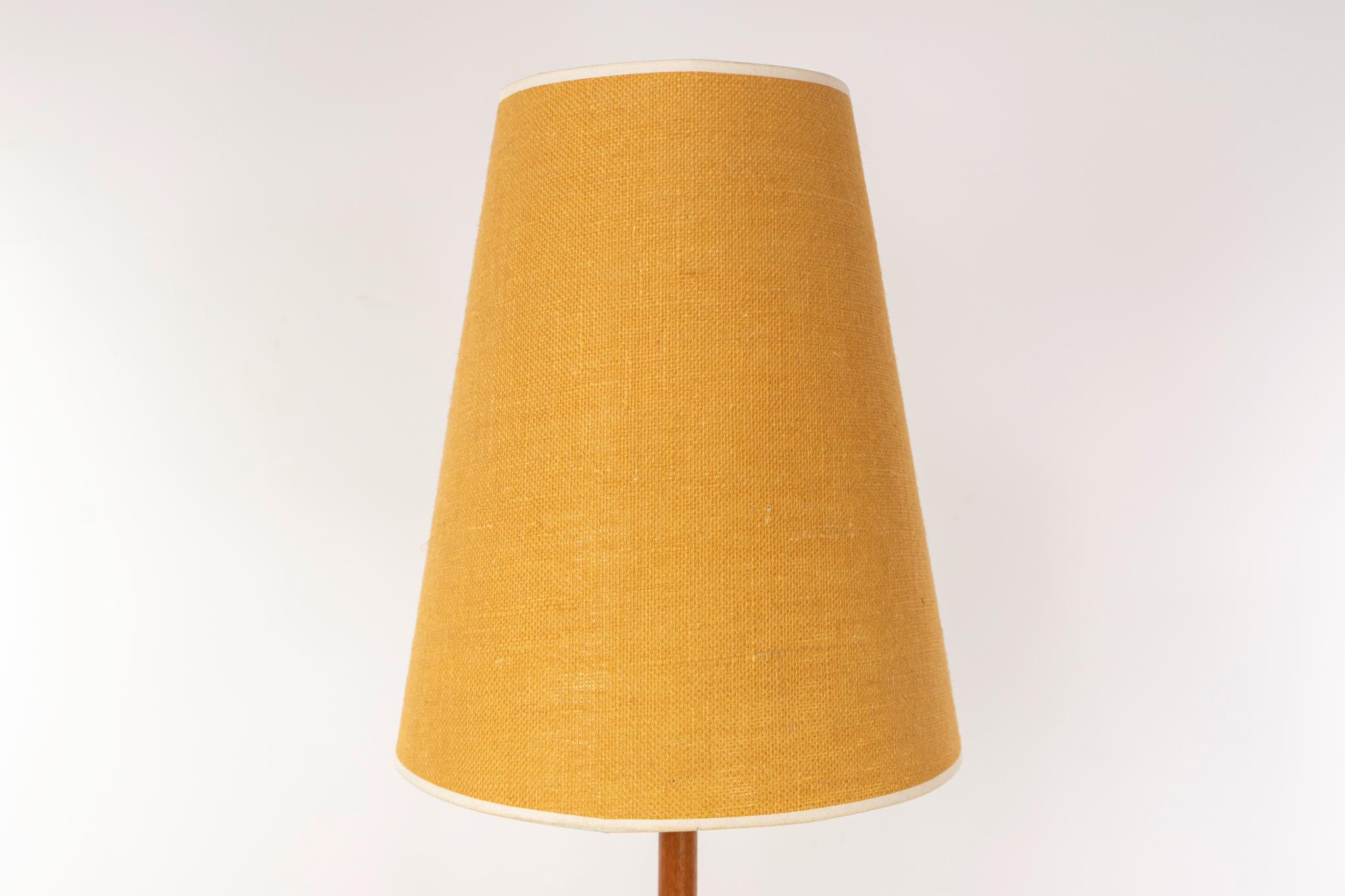 Scandinave moderne Lampadaire en teck moderne du milieu du siècle