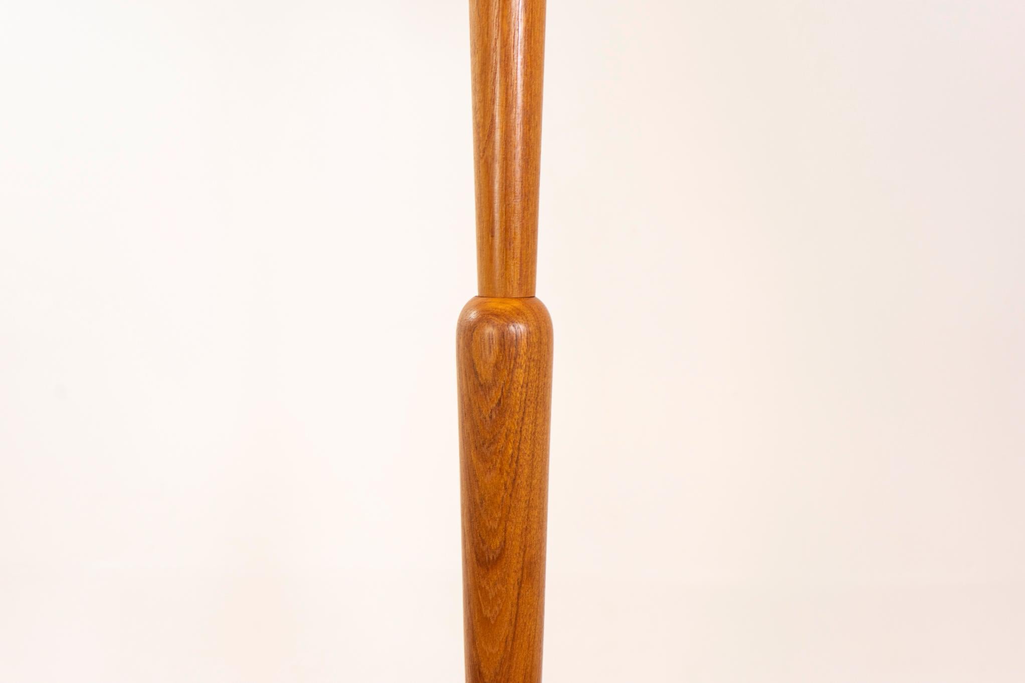 Mid-Century Modern Teak Stehlampe (Dänisch) im Angebot