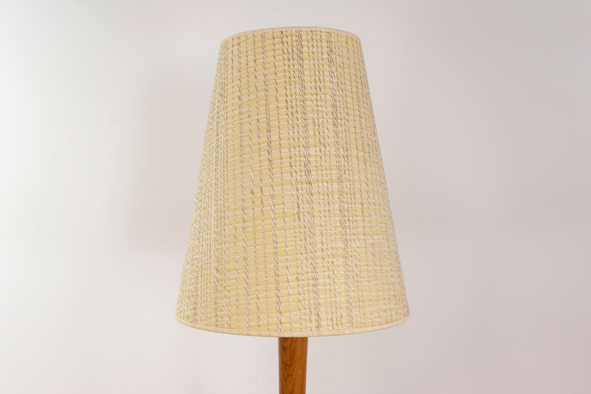 Mid-Century Modern Teak Stehlampe im Angebot 1