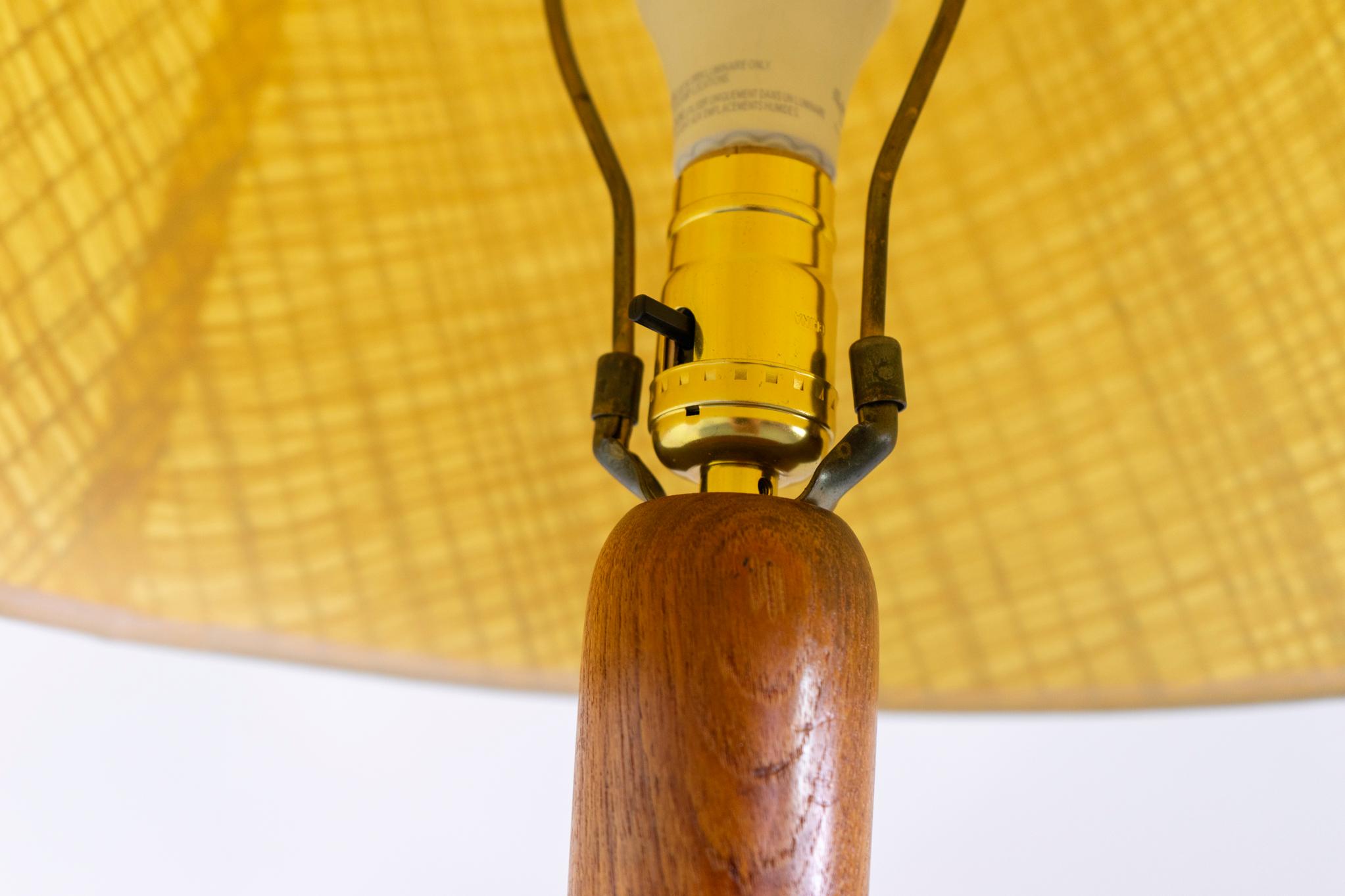 Mid-Century Modern Teak Stehlampe im Angebot 2
