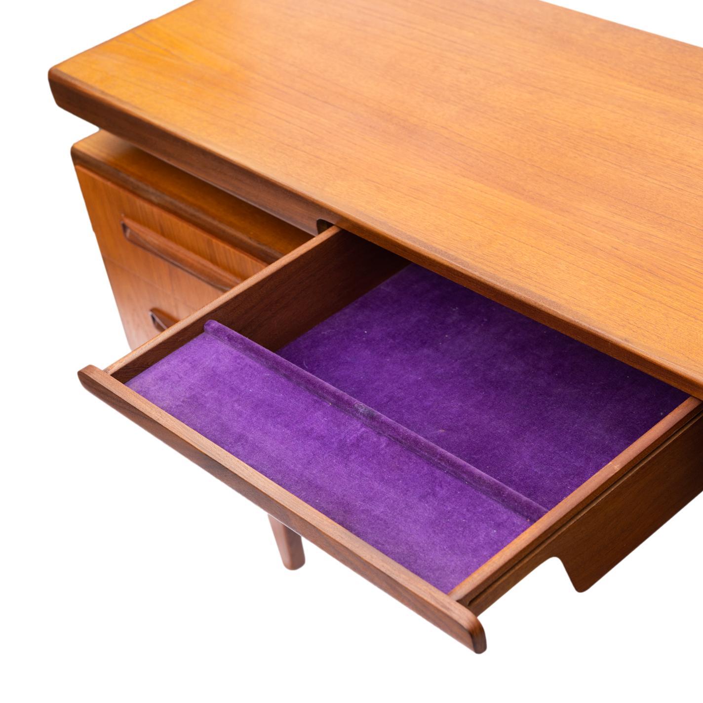 Mid-Century Modern Teak G-Plan 'Fresco' Desk/Dressing Table, English, ca. 1960 5