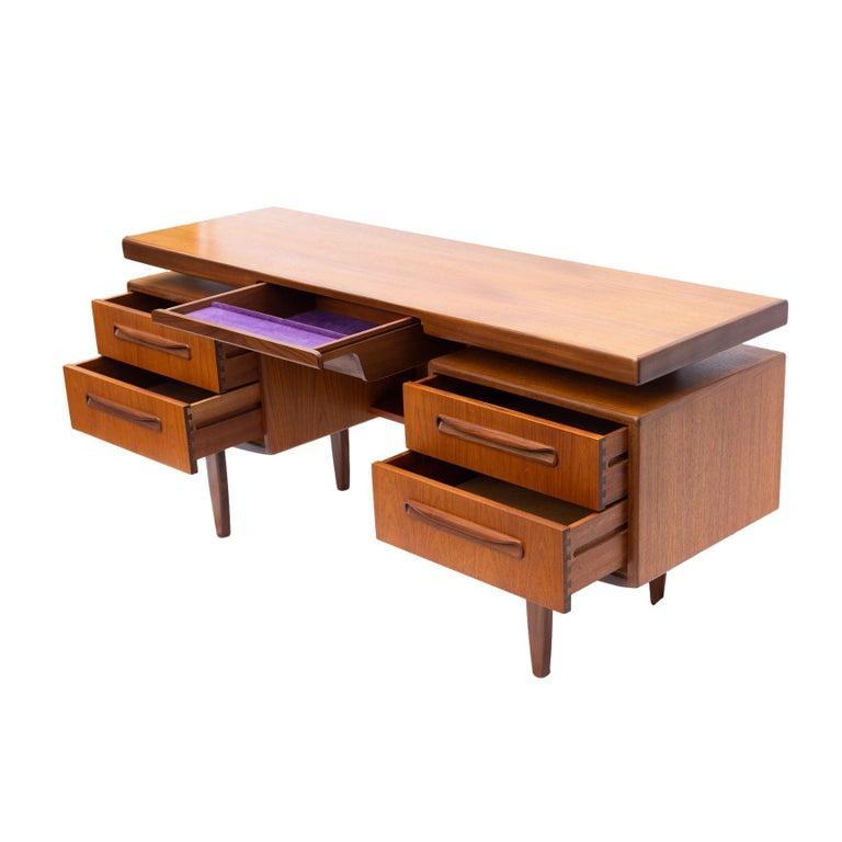 Mid-Century Modern Teak G-Plan 'Fresco' Desk/Dressing Table, Englisch, ca. 1960 (Maschinell gefertigt) im Angebot