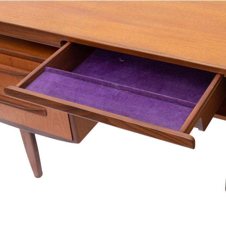Mid-Century Modern Teak G-Plan 'Fresco' Desk/Dressing Table, English, ca. 1960 In Good Condition For Sale In Banner Elk, NC