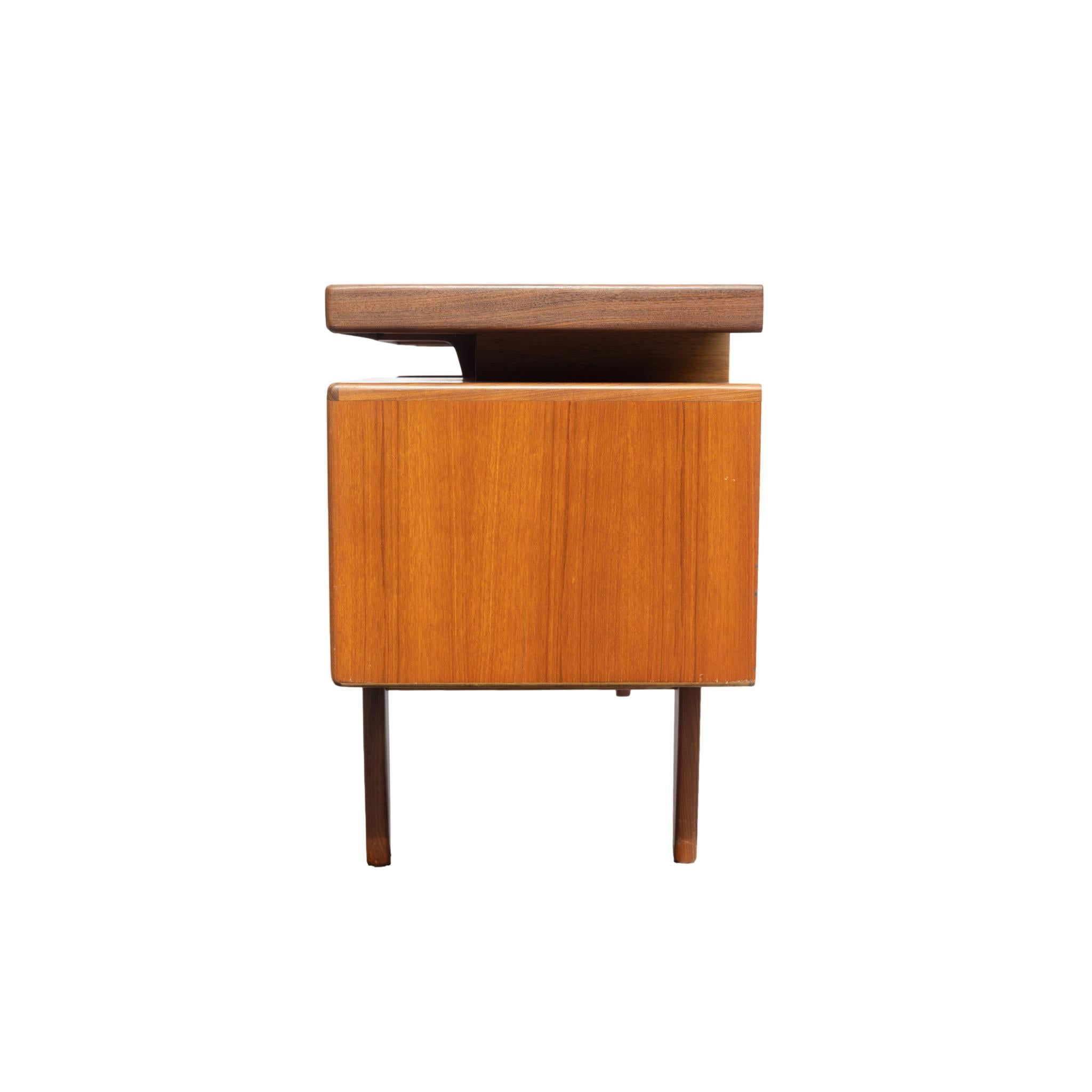 Mid-Century Modern Teak G-Plan 'Fresco' Desk/Dressing Table, English, ca. 1960 1