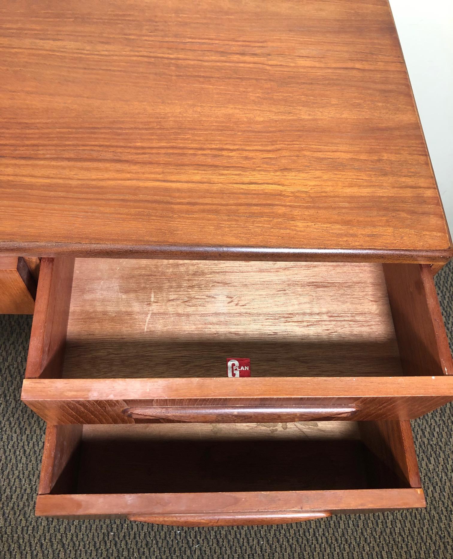 Mid-Century Modern Teak G Plan Fresco Vanity or Desk In Good Condition For Sale In Norcross, GA