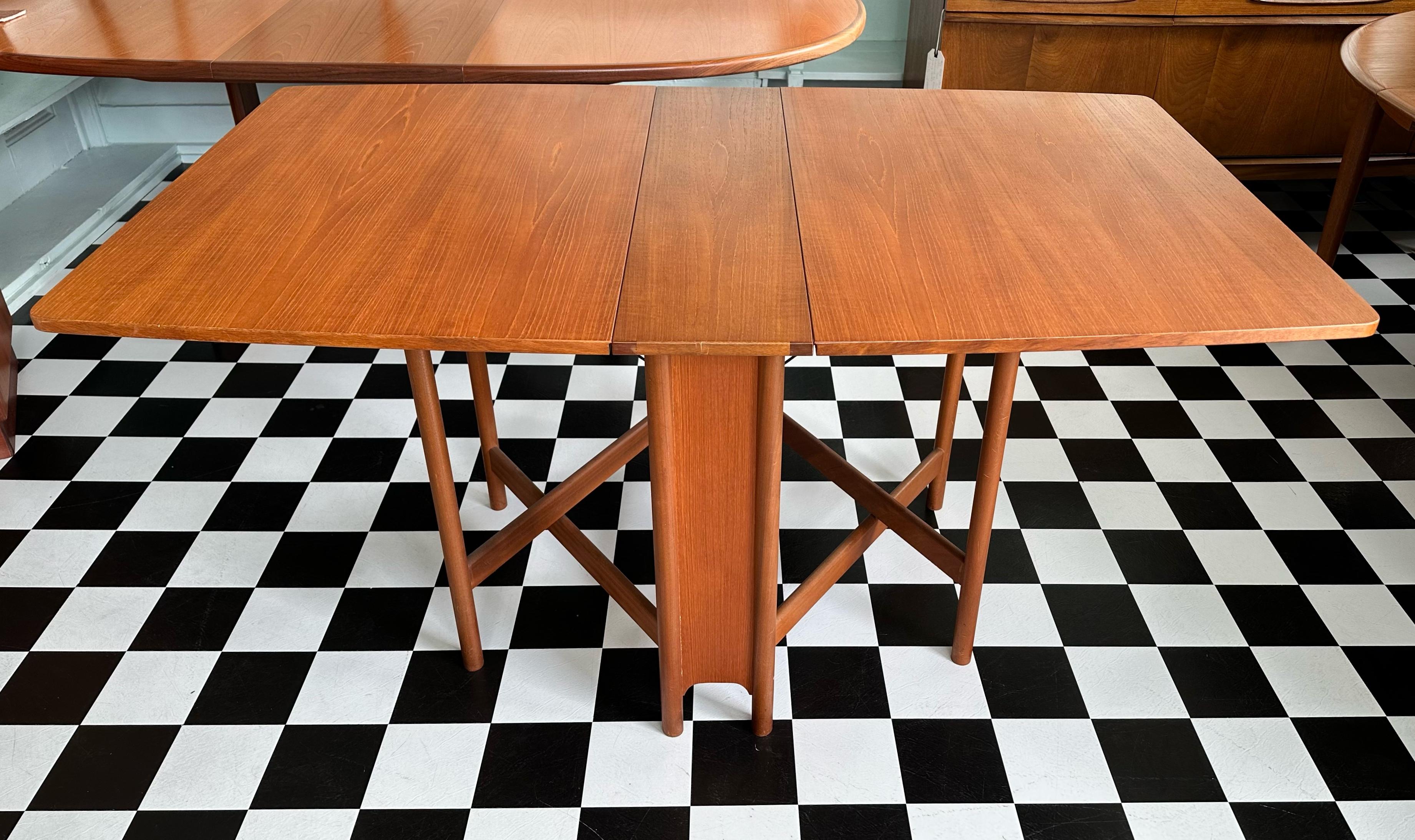 Mid-Century Modern Teak Gate Leg Table by McIntosh In Good Condition In London, GB