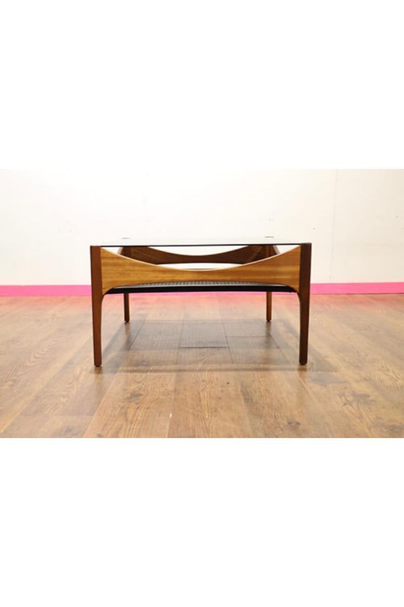 Mid Century Modern Teak Glas Couchtisch Dänischer Stil im Zustand „Gut“ in Los Angeles, CA