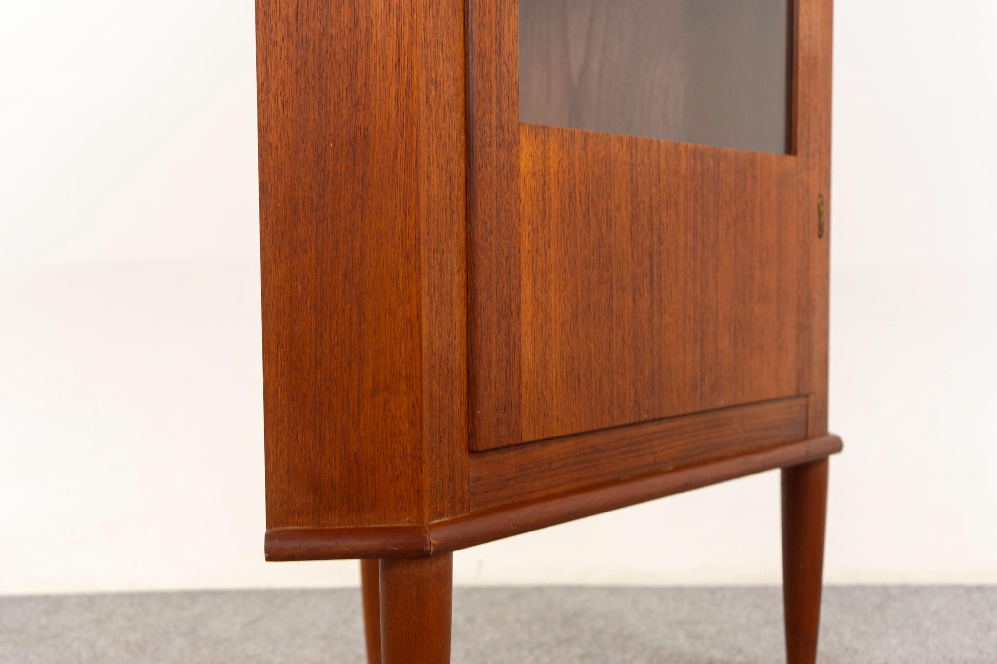 MidCentury Modern Teak and Glass Corner For Sale at 1stDibs