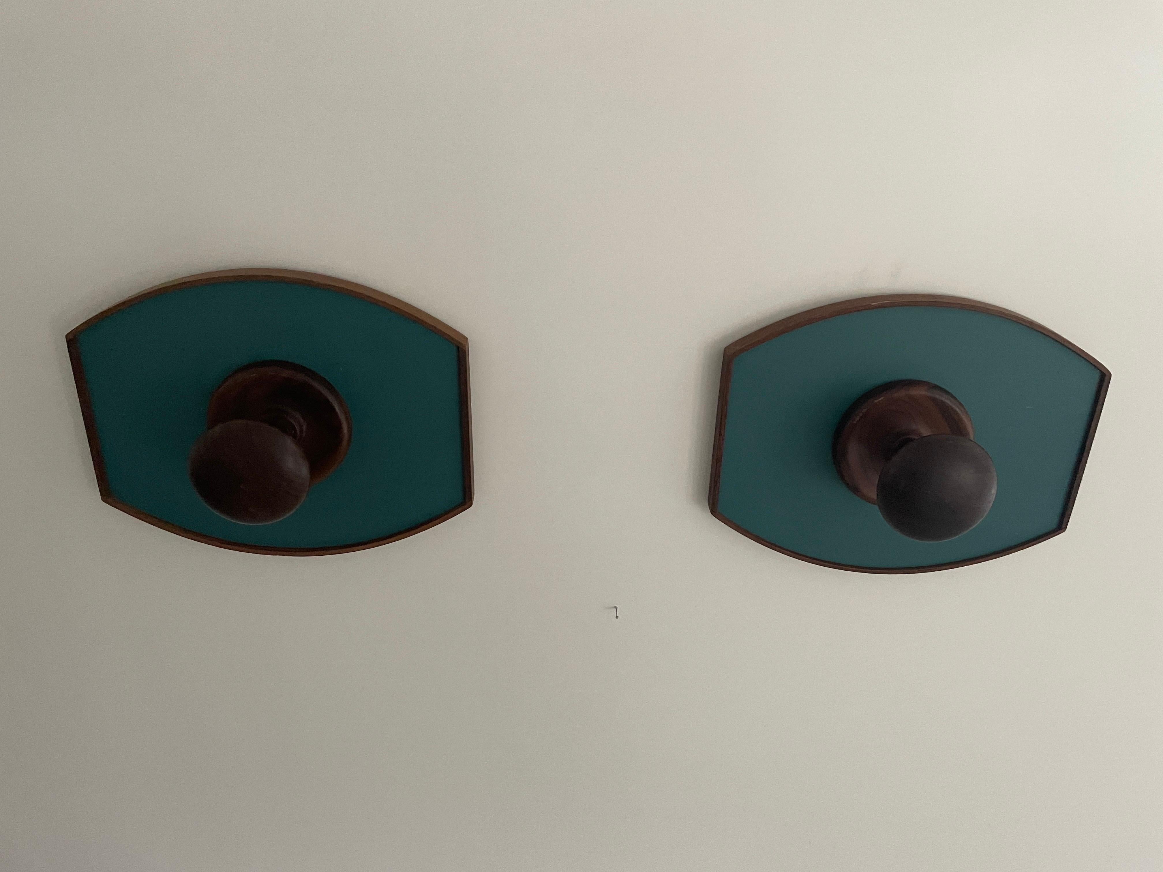 Mid Century Modern Teak Green Design Pair of Clothes Hooks, 1960s, Italy

Measurements: 
33 cm x 27 cm x 13 cm

Please do not hesitate to ask us if you have any questions.




.