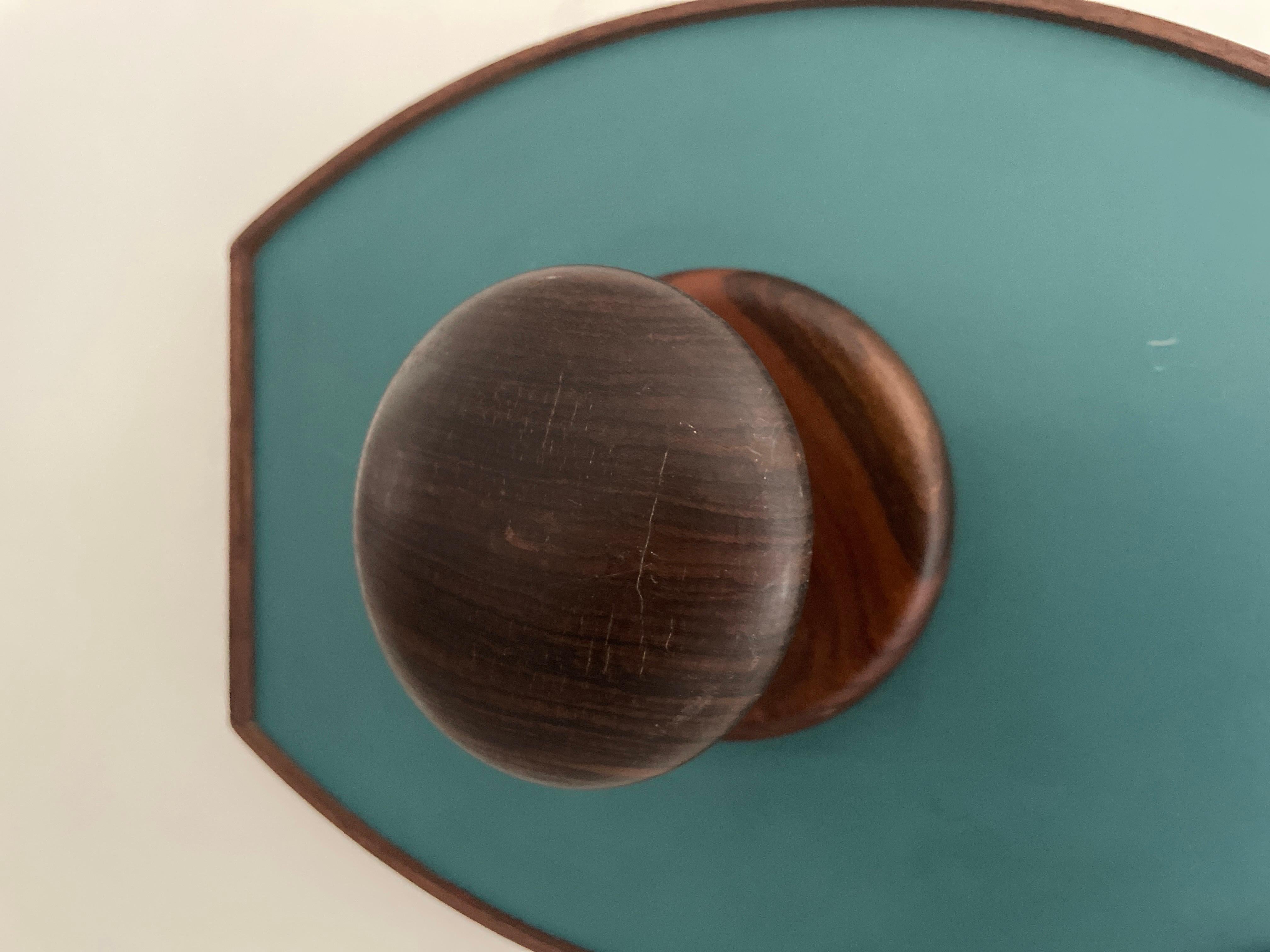 Metà XX secolo Coppia di appendiabiti in teak dal design verde, anni '60, Italia in vendita