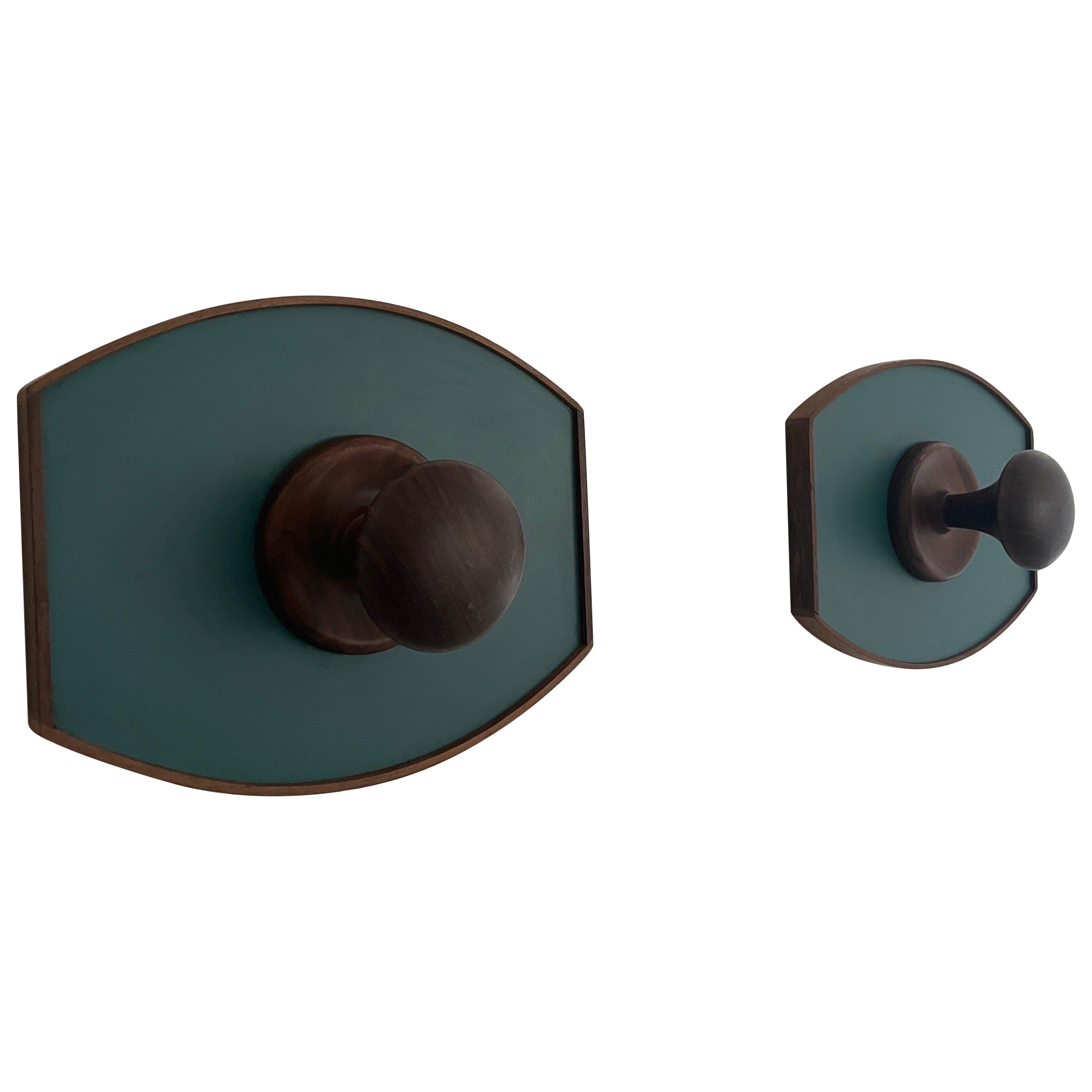 Coppia di appendiabiti in teak dal design verde, anni '60, Italia in vendita