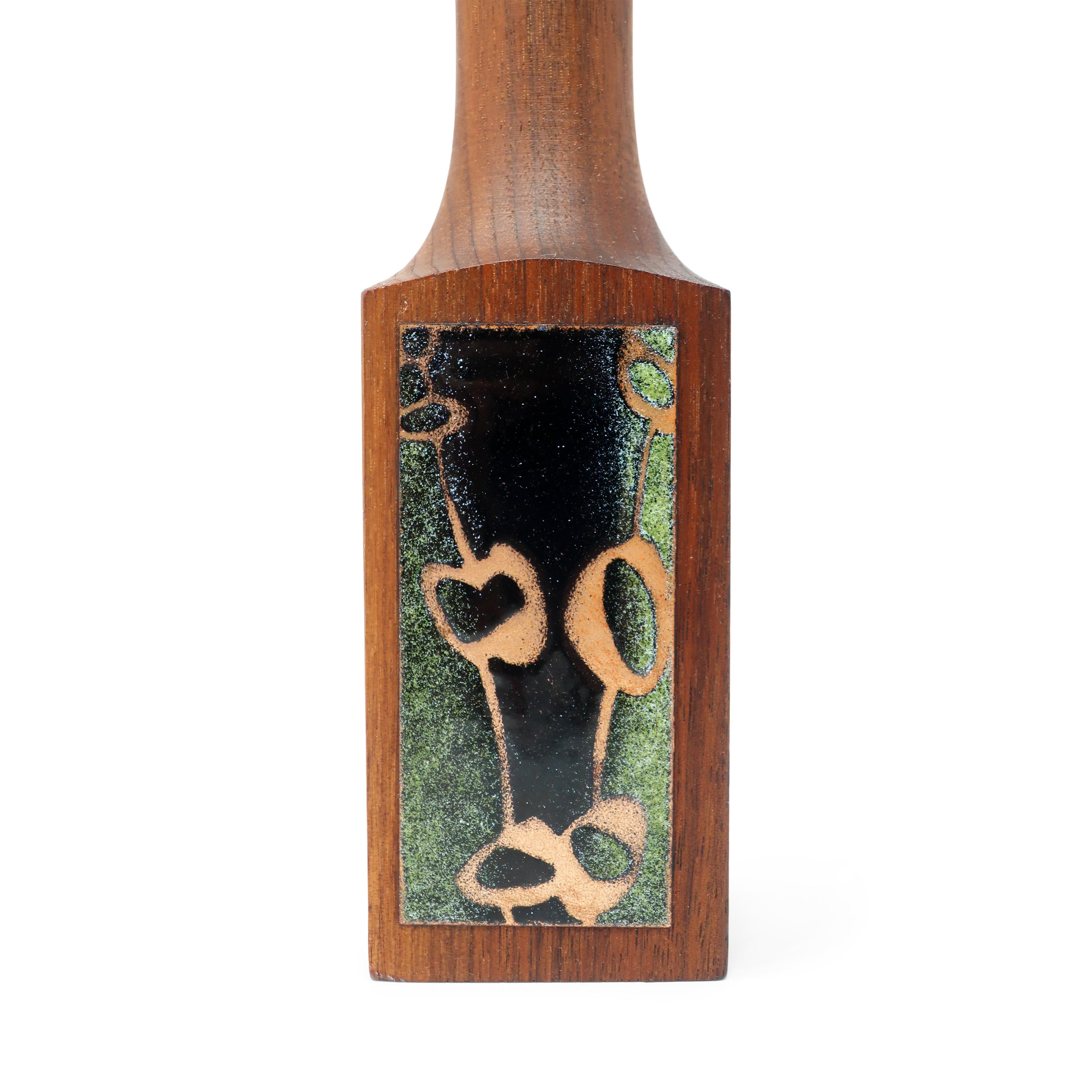Mid-Century Modern Teak & Green Enameled Metal Table Lighter For Sale 2