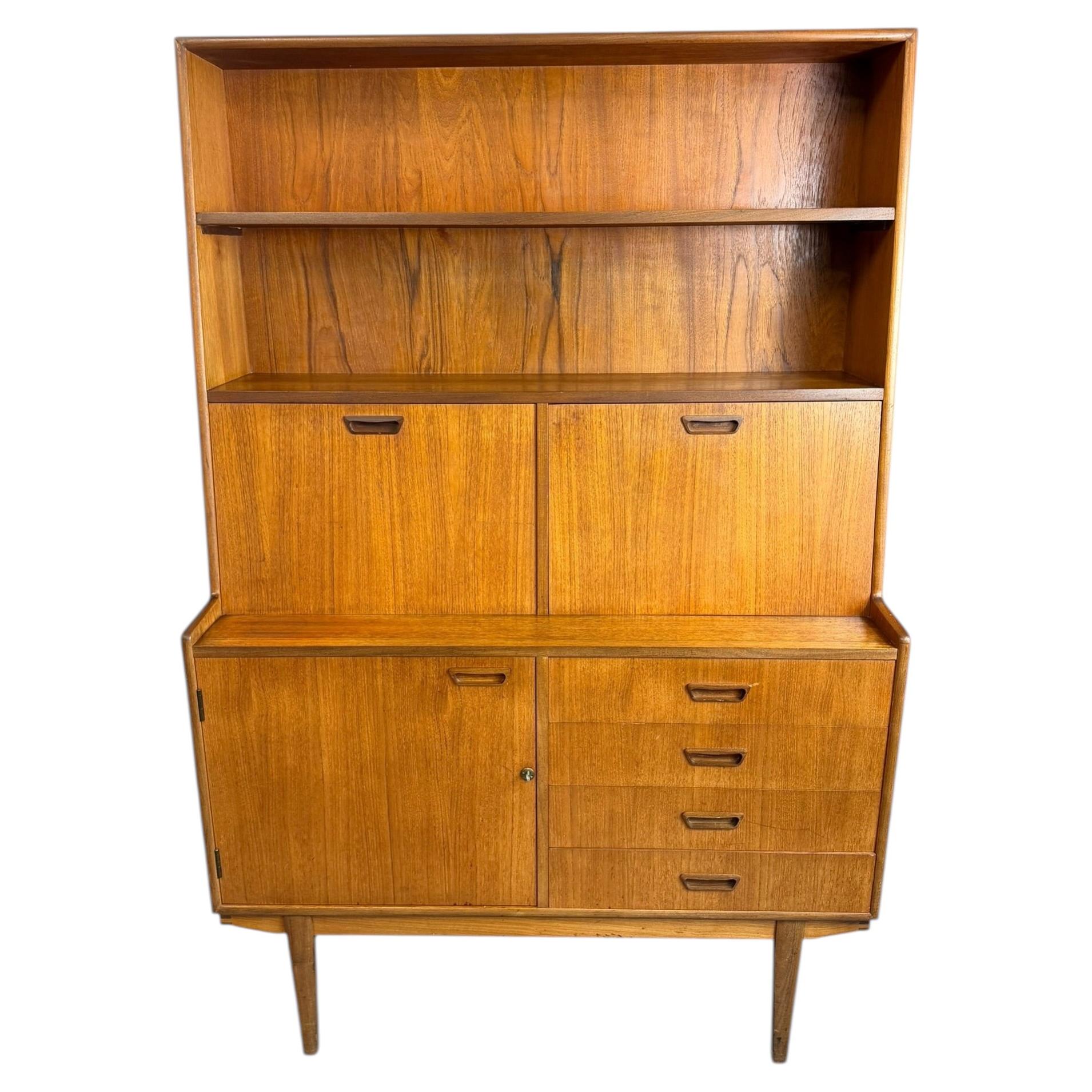 Mid-Century Modern teak highboard wall unit byTurnidge of London For Sale