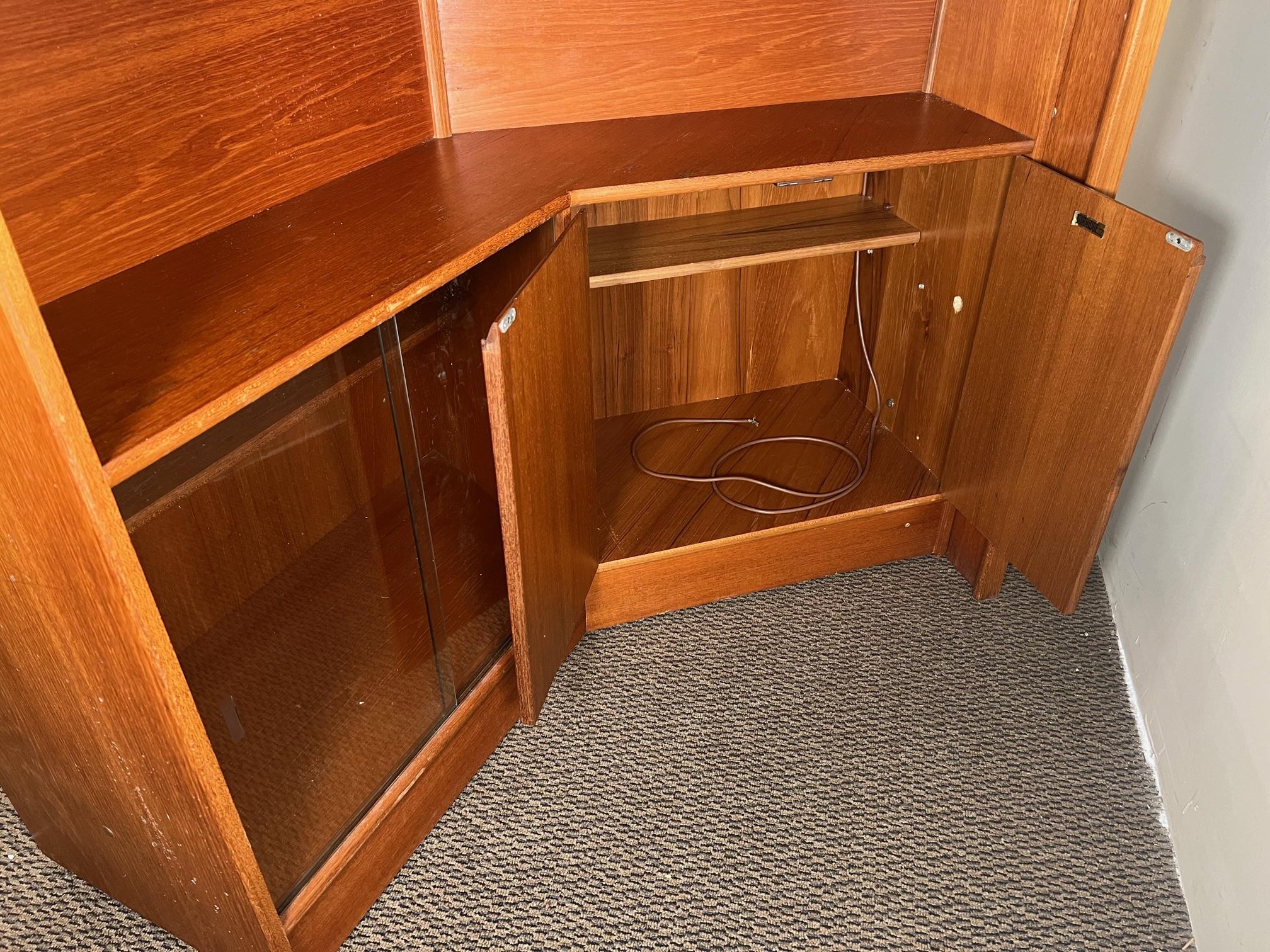 Veneer Mid-Century Modern Teak Home Cocktail Bar Turnidge England