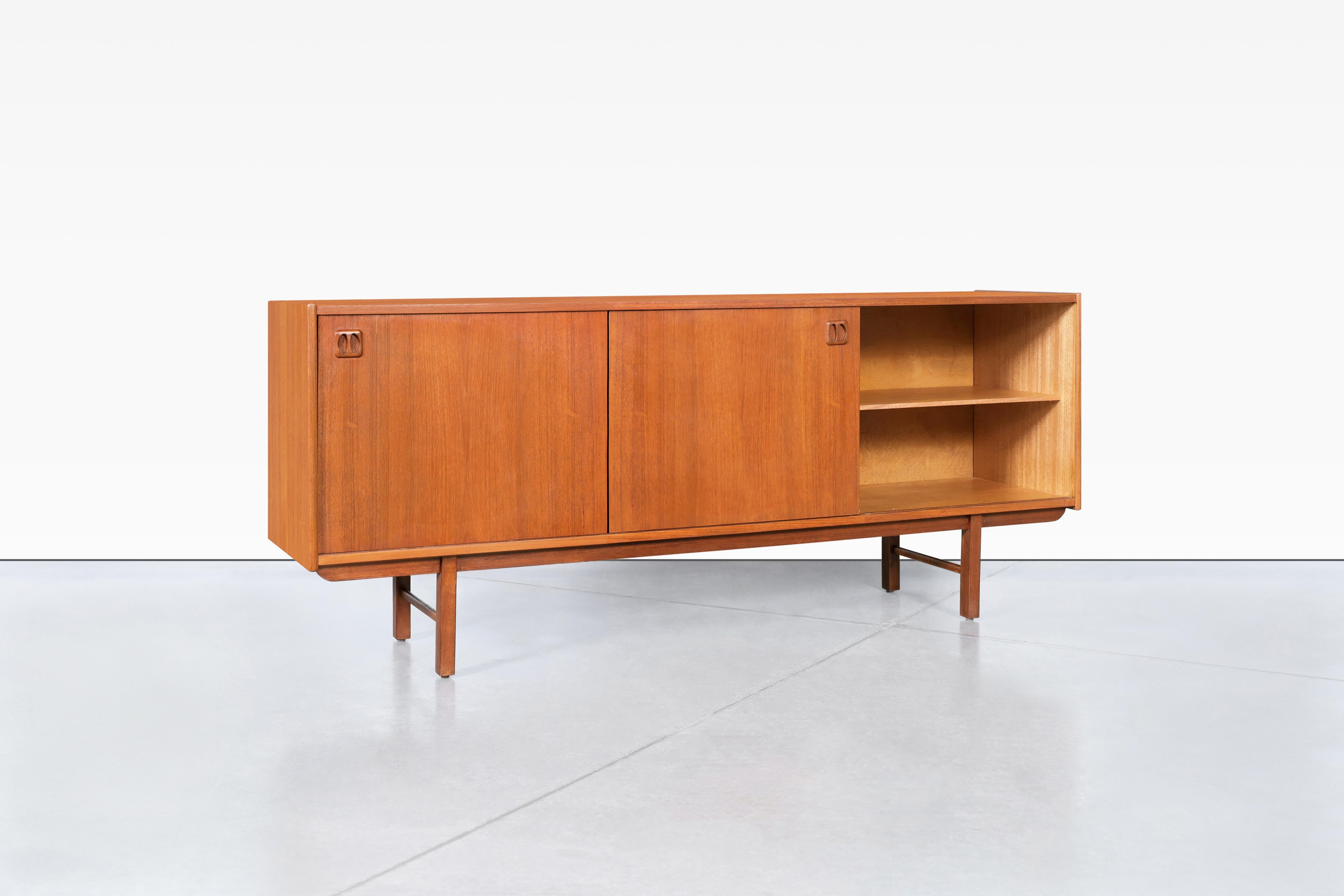 Moderne Teakholz-Anrichte „Korsor“ von Erik Wortz aus der Mitte des Jahrhunderts im Angebot 2