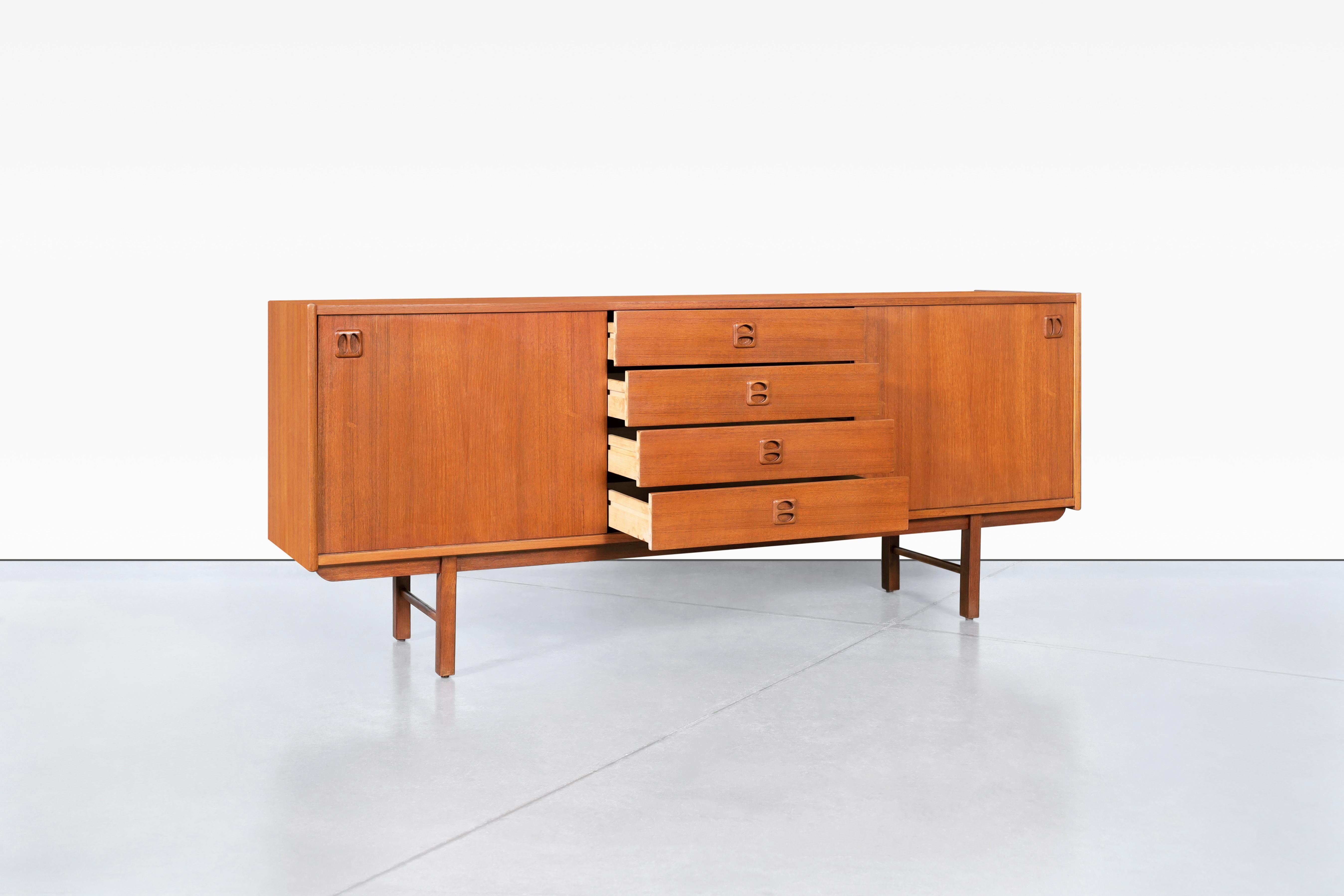 Moderne Teakholz-Anrichte „Korsor“ von Erik Wortz aus der Mitte des Jahrhunderts im Angebot 3