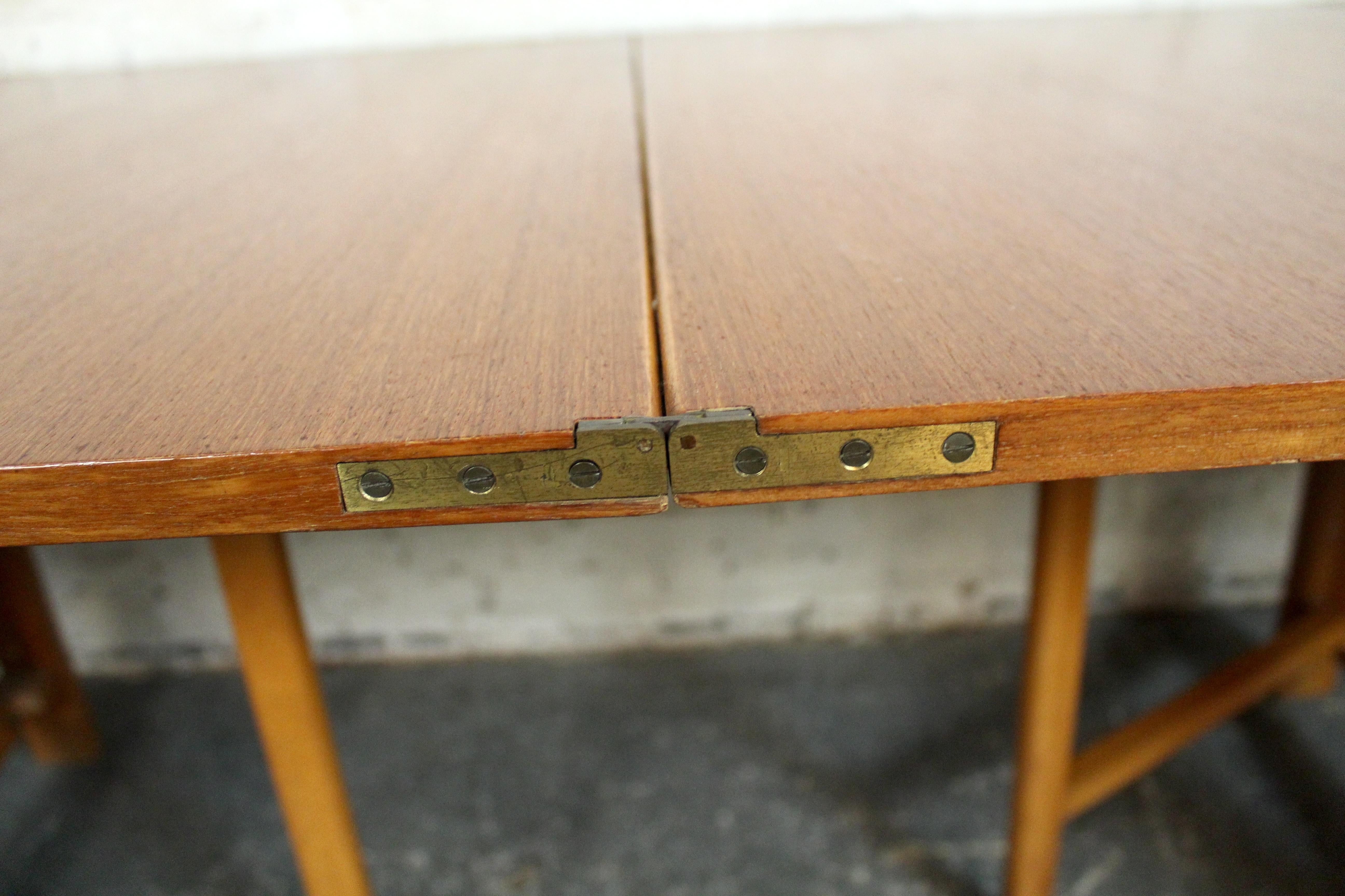Tavolo da pranzo moderno di metà secolo in teak 
