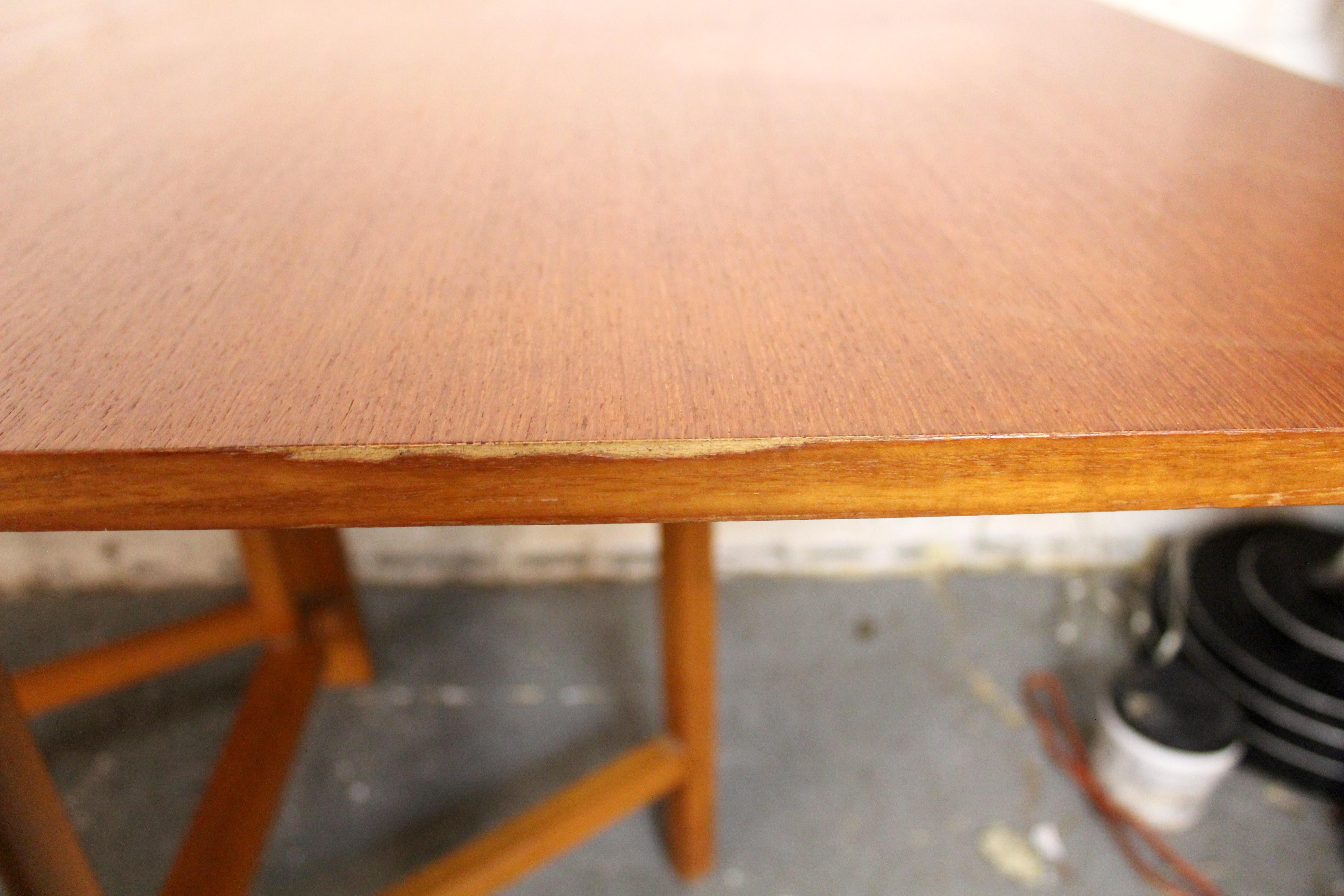 Tavolo da pranzo moderno di metà secolo in teak 