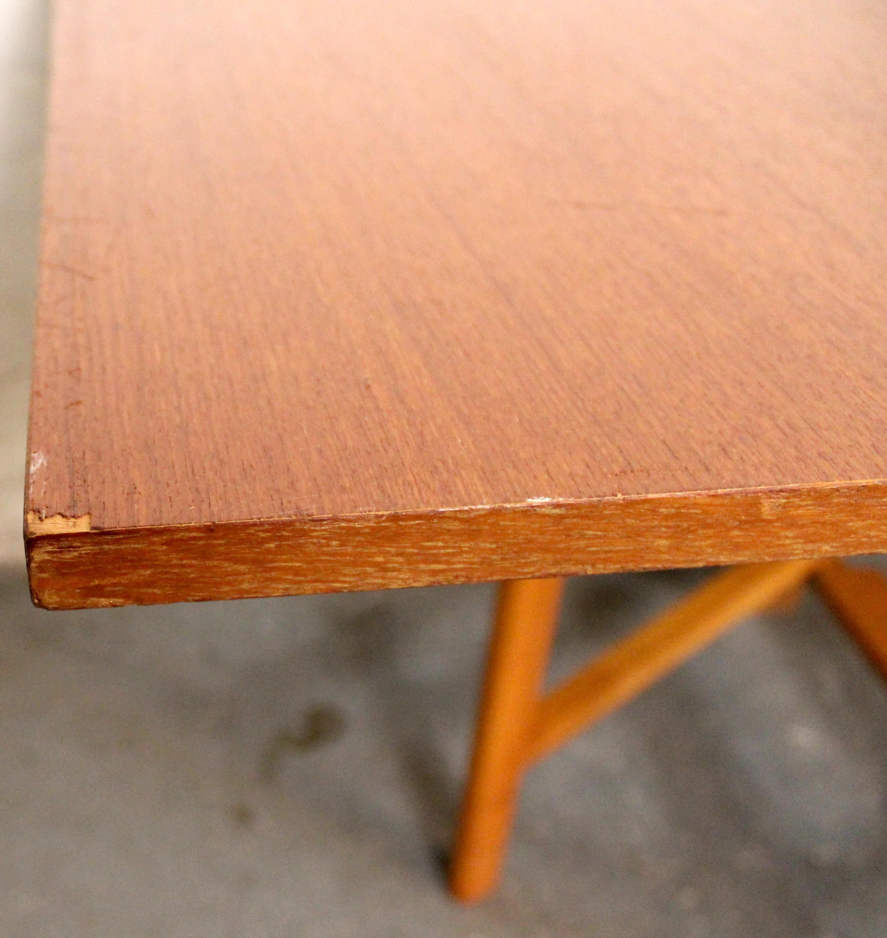 Tavolo da pranzo moderno di metà secolo in teak 